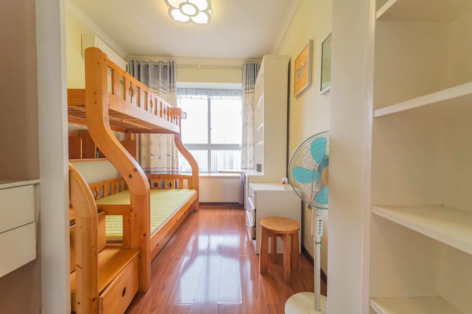 爱琴海岸 4室2厅2卫 105.80万 爱琴海岸 4室2厅2卫 105.80万卧室