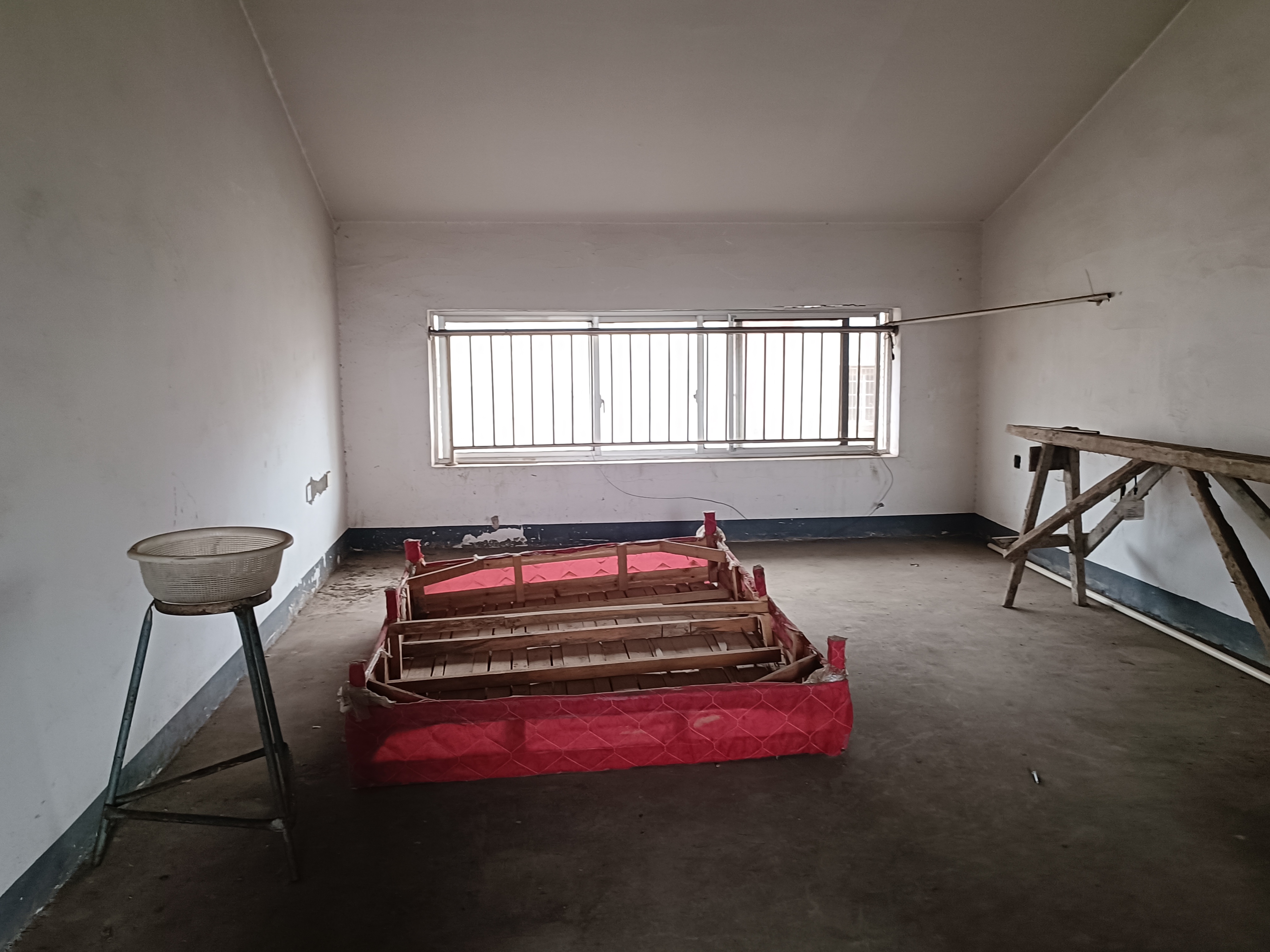 安泰小区 4室2厅2卫 55.0万 安泰小区 4室2厅2卫 55.0万室内图