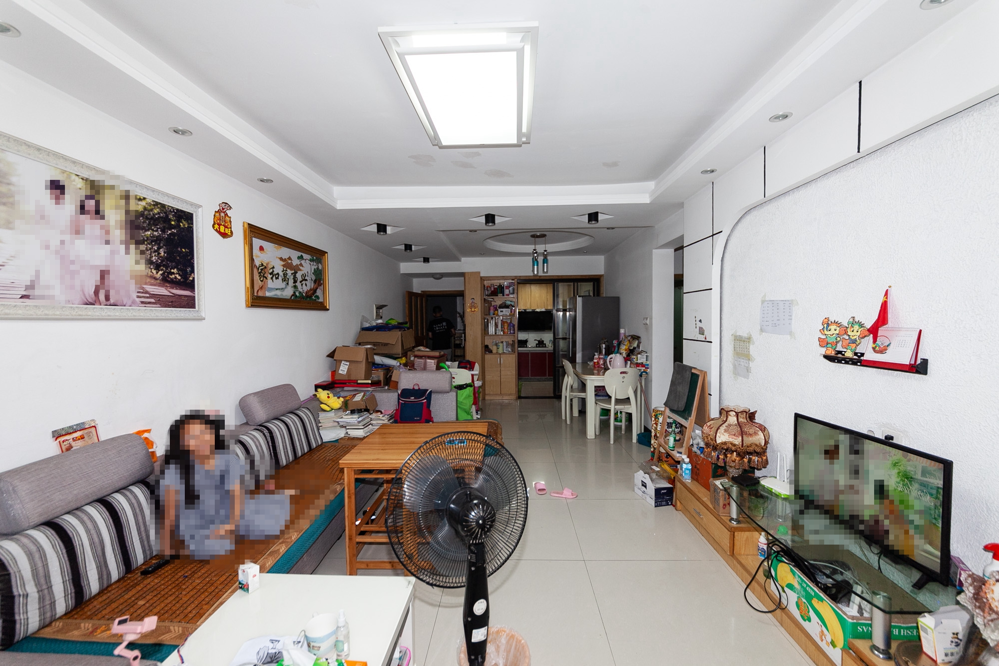 勤诚达新界 2室2厅1卫 81.7万 勤诚达新界 2室2厅1卫 81.7万客厅