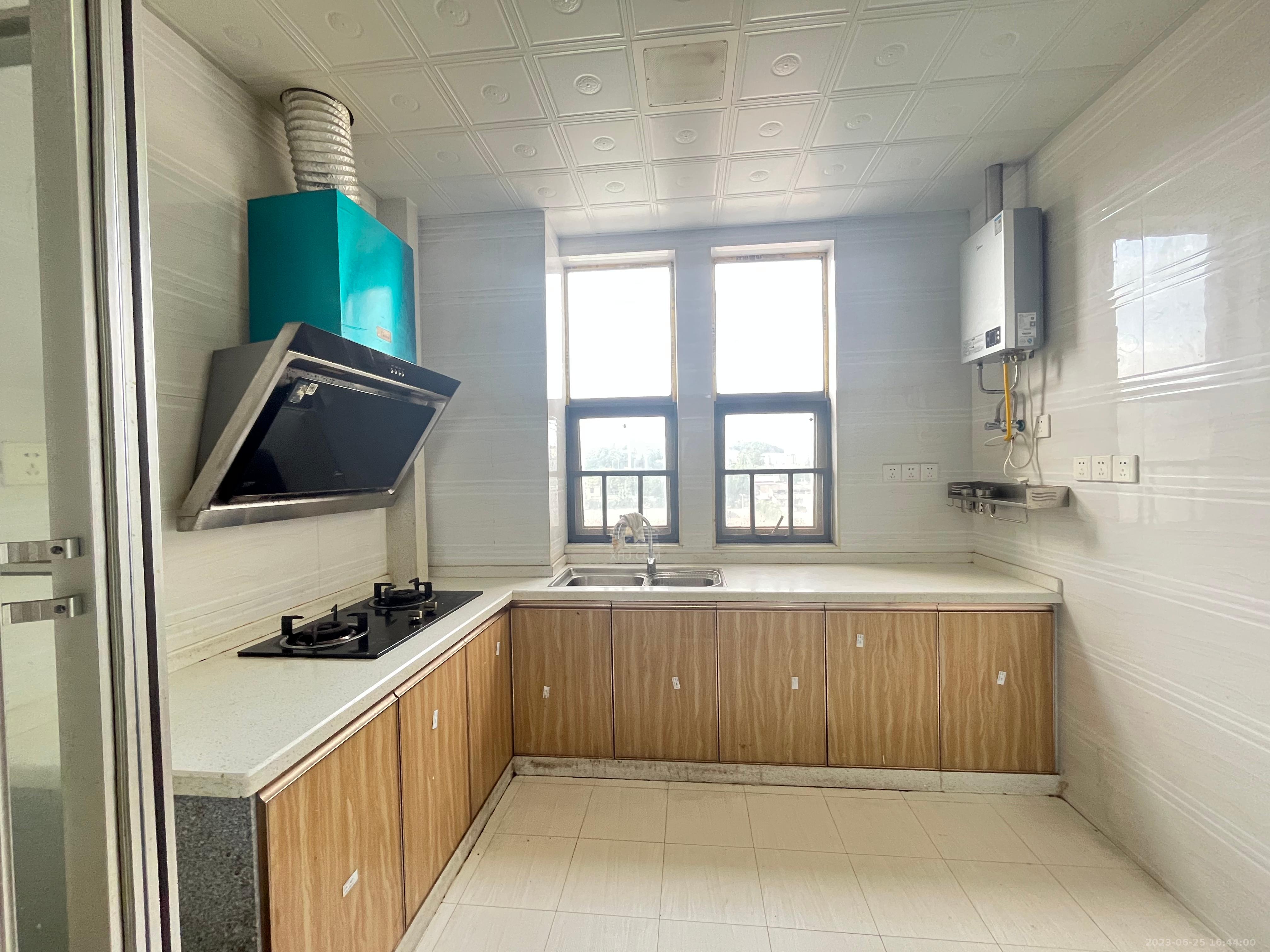 尚格名城万家理想 3室2厅2卫 2100.00元/月 尚格名城万家理想 3室2厅2卫 2100.00元/月室内图