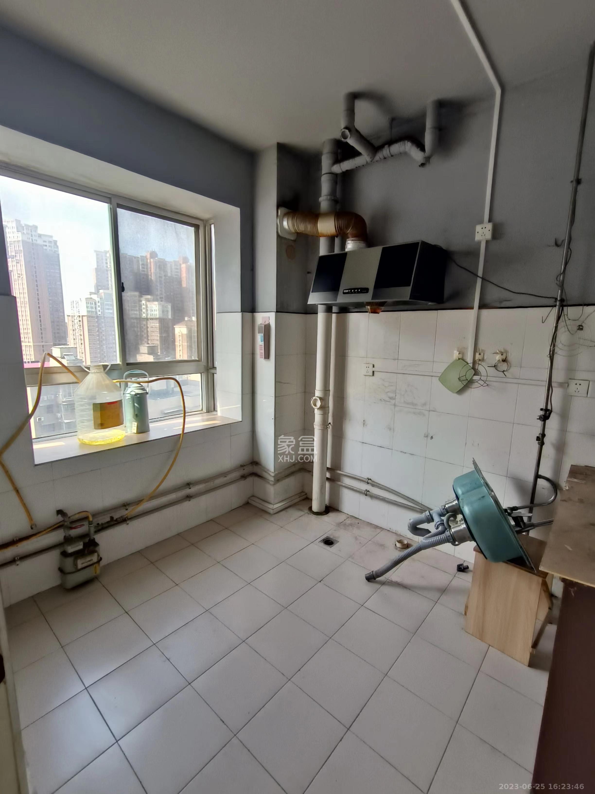 湘林家园(湘林小区电梯房) 4室2厅2卫 3000.0元/月 湘林家园(湘林小区电梯房) 4室2厅2卫 3000.0元/月室内图