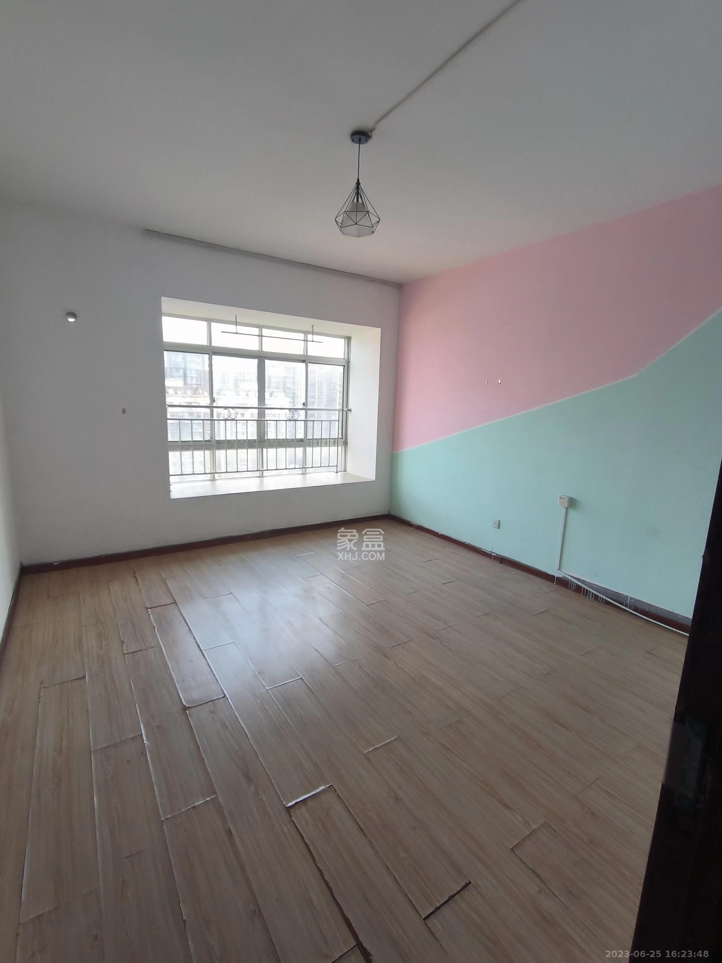 湘林家园（湘林小区电梯房）  4室2厅2卫    3000.0元/月室内图