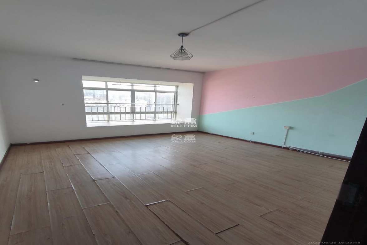 湘林家园(湘林小区电梯房) 4室2厅2卫 3000.0元/月 湘林家园(湘林小区电梯房) 4室2厅2卫 3000.0元/月室内图