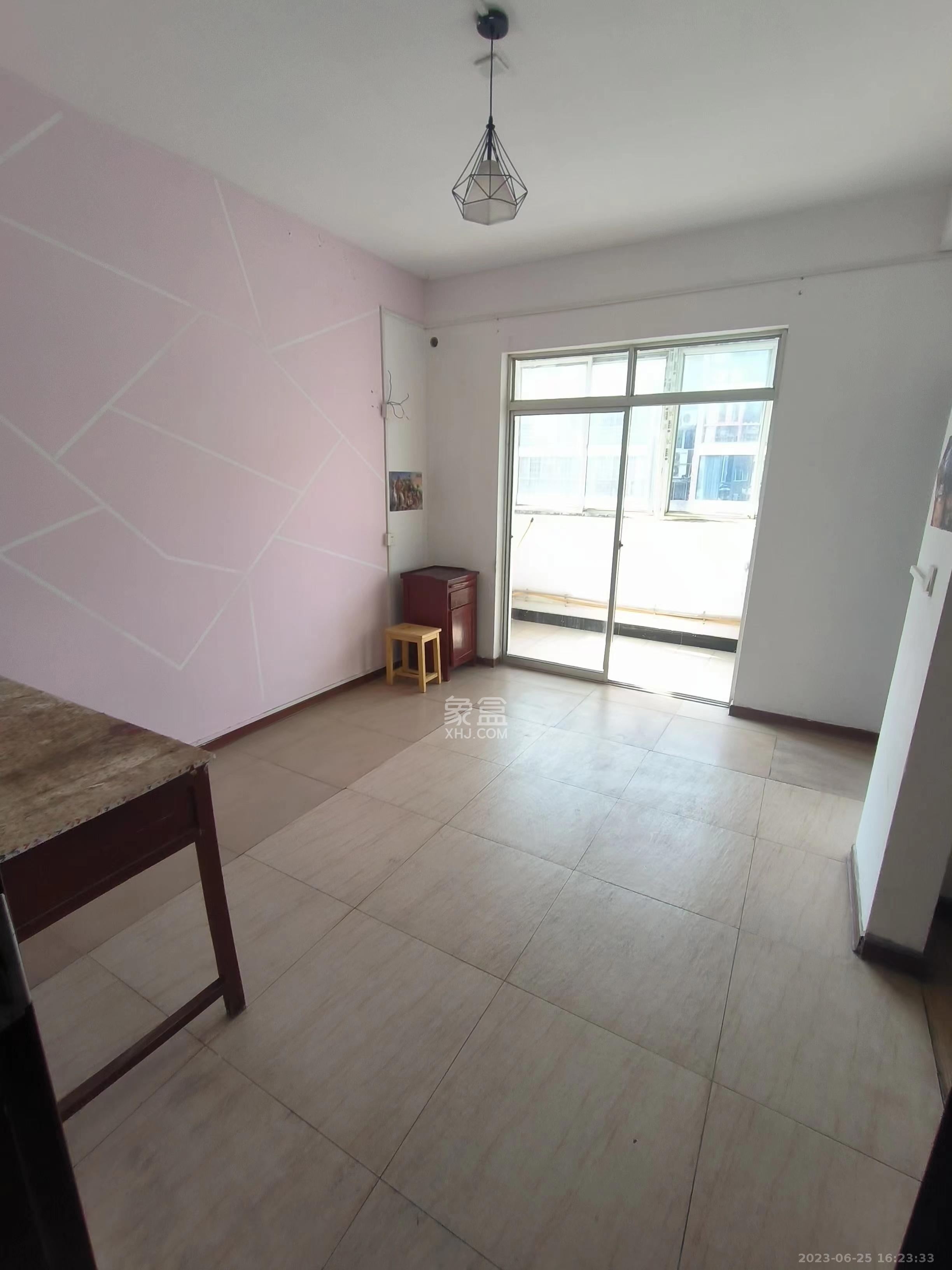 湘林家园（湘林小区电梯房）  4室2厅2卫    3000.0元/月室内图1