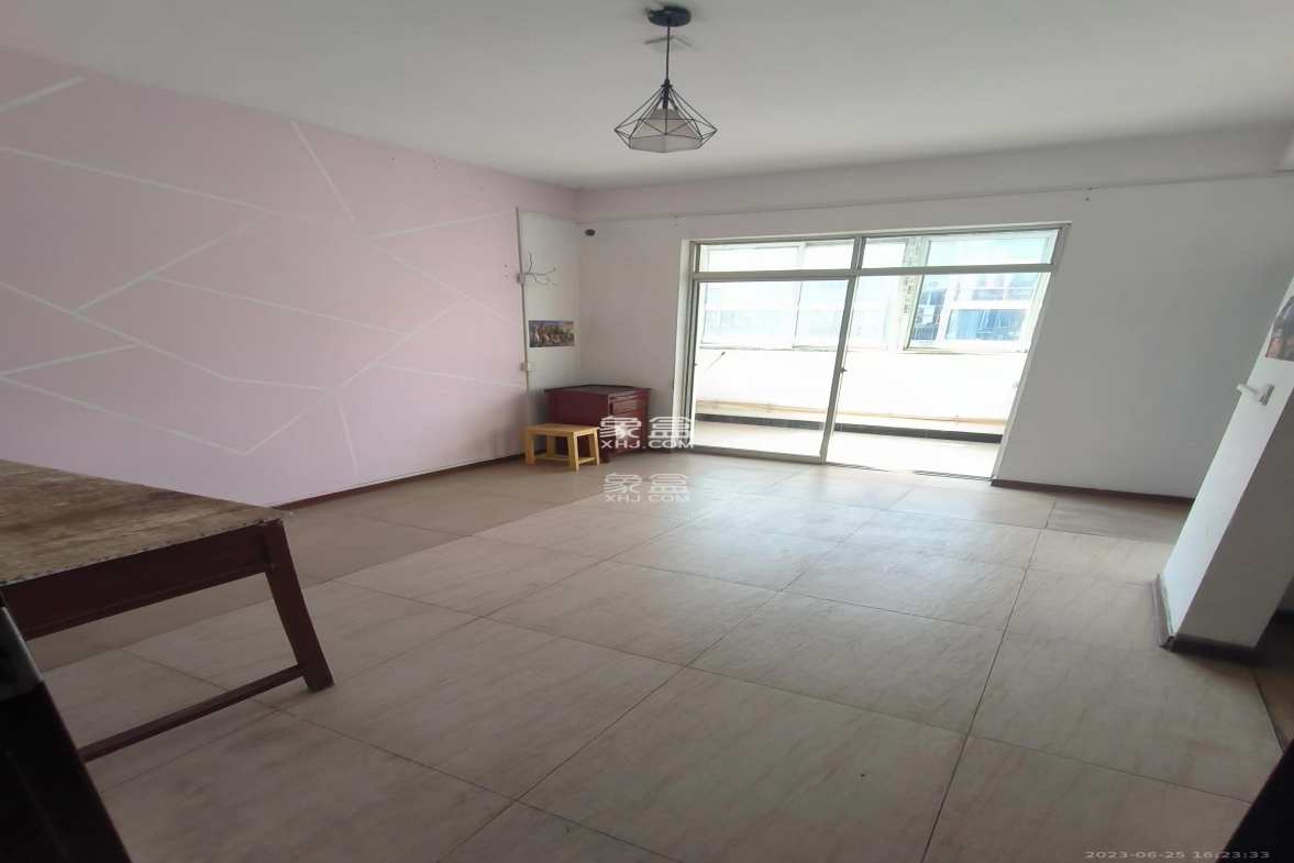 湘林家园(湘林小区电梯房) 4室2厅2卫 3000.0元/月 湘林家园(湘林小区电梯房) 4室2厅2卫 3000.0元/月室内图