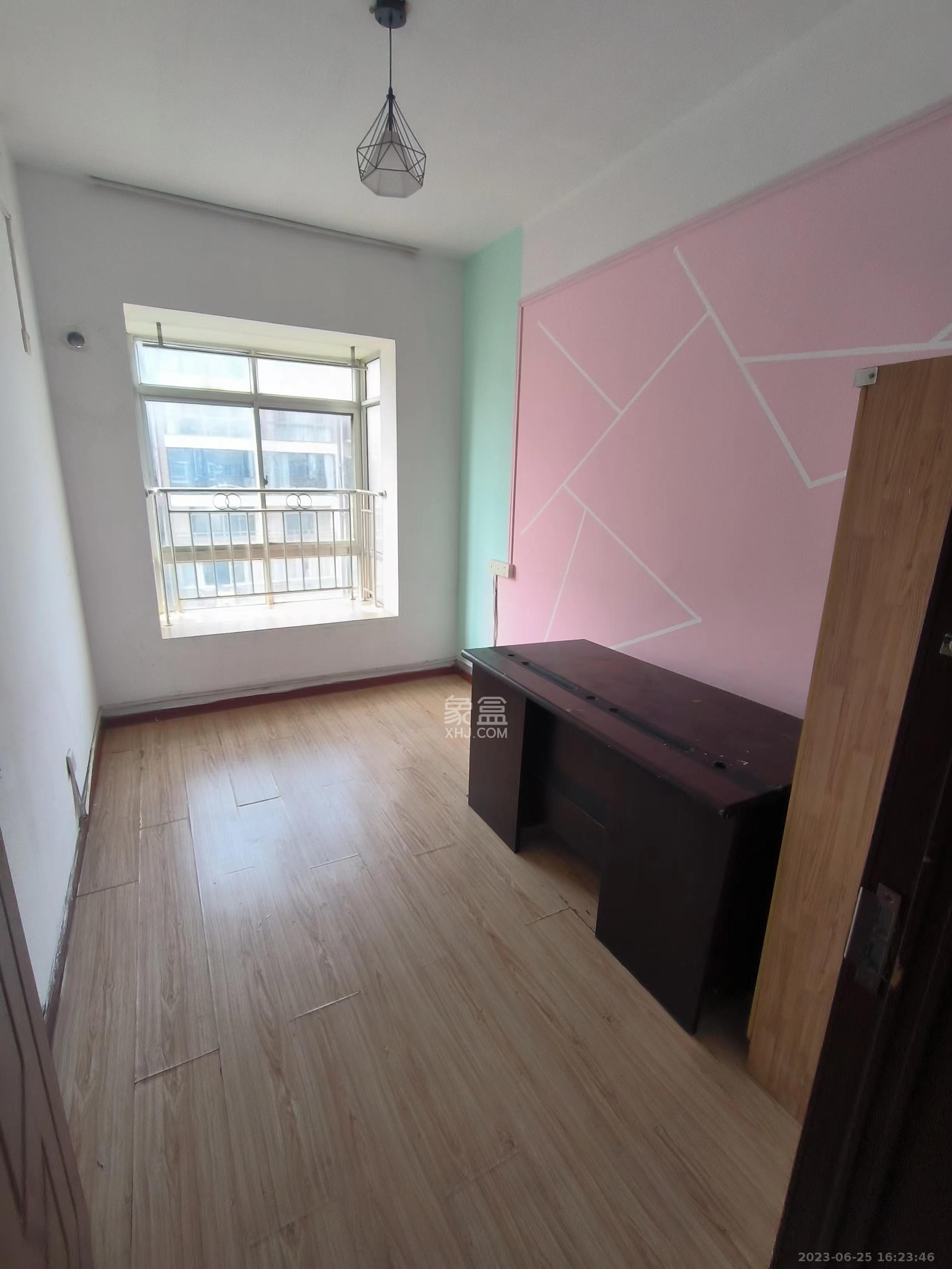 湘林家园（湘林小区电梯房）  4室2厅2卫    3000.0元/月室内图