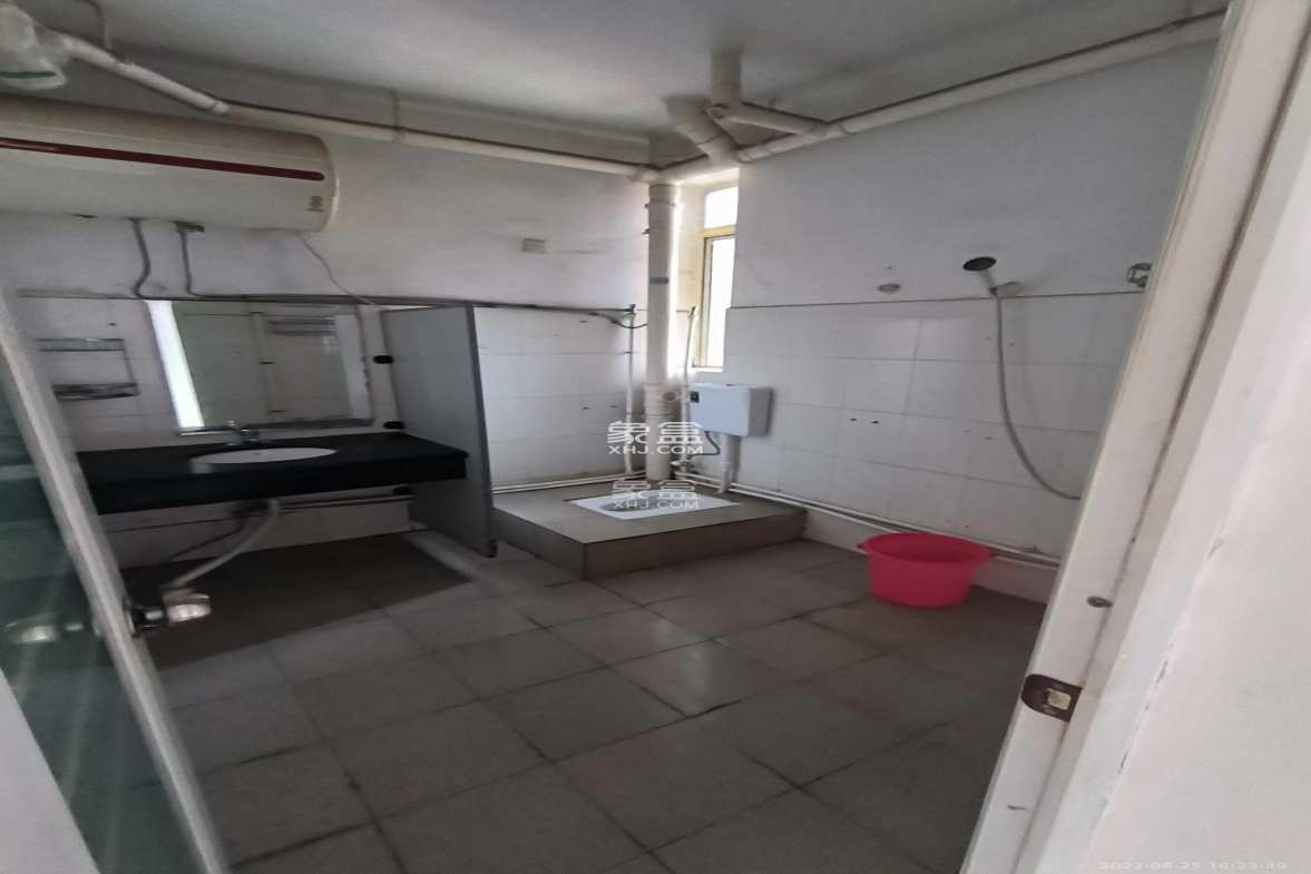 湘林家园(湘林小区电梯房) 4室2厅2卫 3000.0元/月 湘林家园(湘林小区电梯房) 4室2厅2卫 3000.0元/月室内图