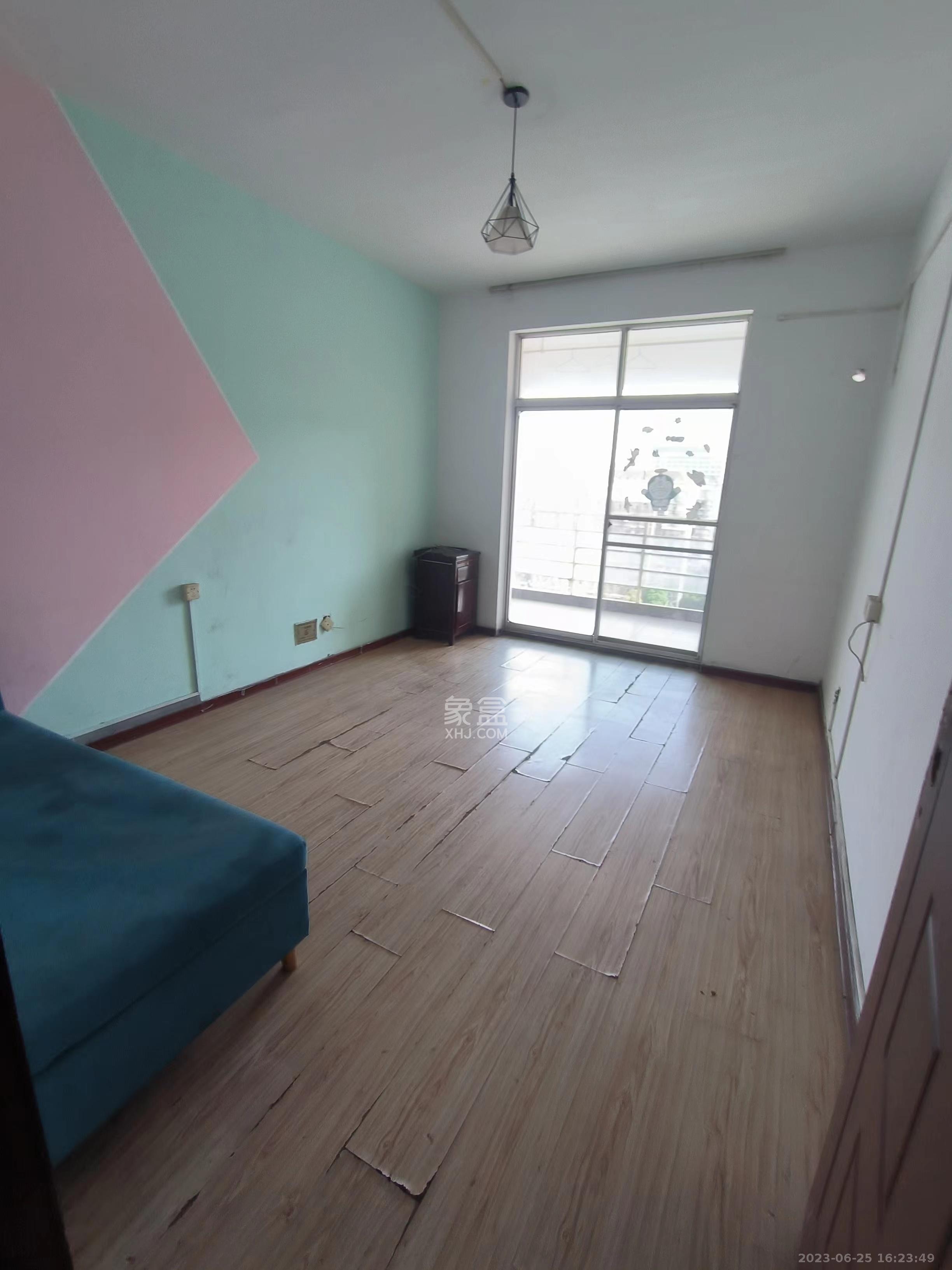 湘林家园(湘林小区电梯房) 4室2厅2卫 3000.0元/月 湘林家园(湘林小区电梯房) 4室2厅2卫 3000.0元/月室内图