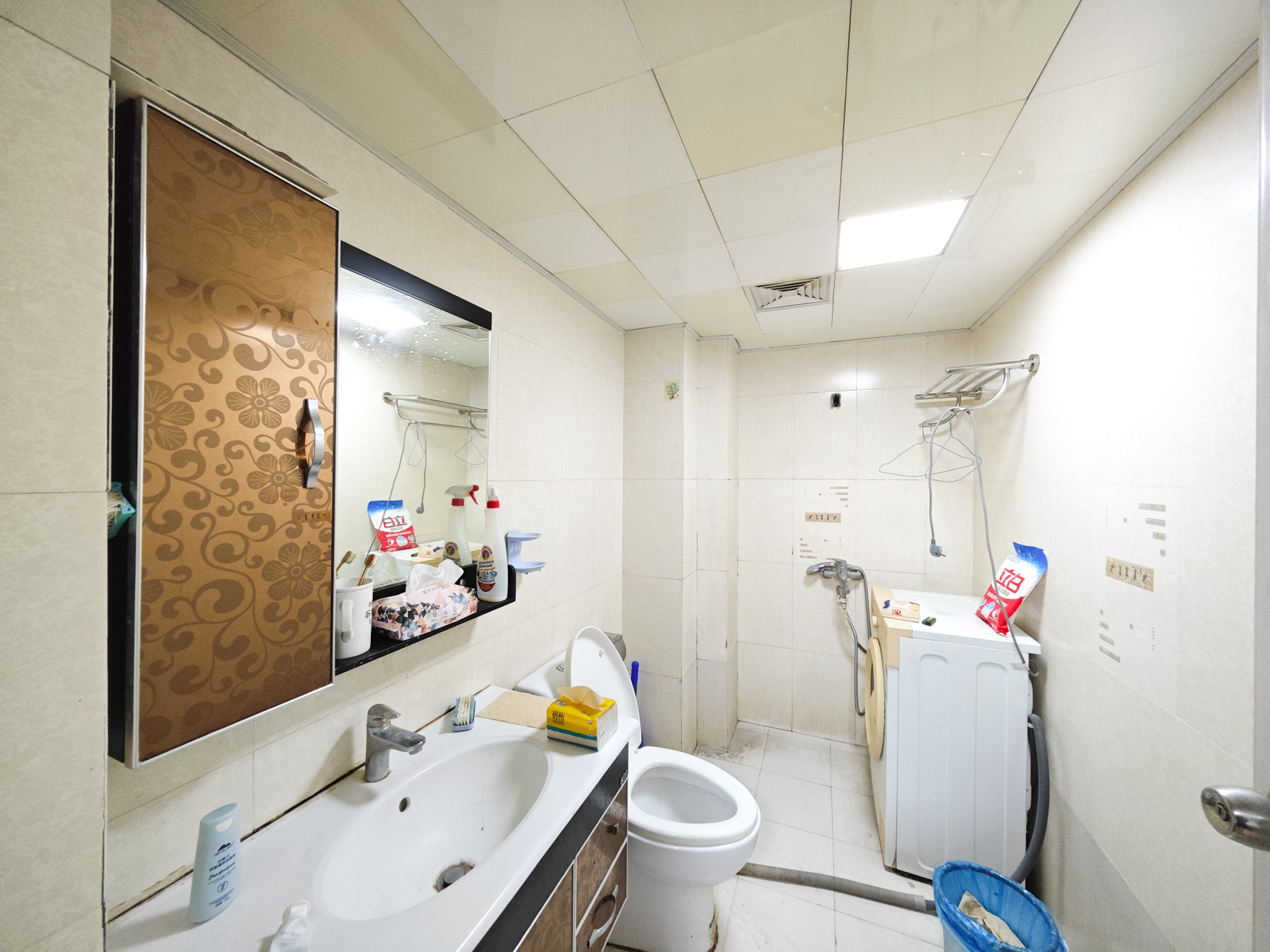 满庭芳小区  1室1厅1卫    42.0万 满庭芳小区  1室1厅1卫    42.0万卫生间