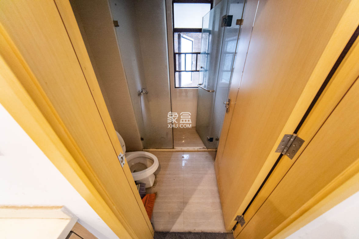 中海国际四期  3室2厅1卫    83.0万卫生间