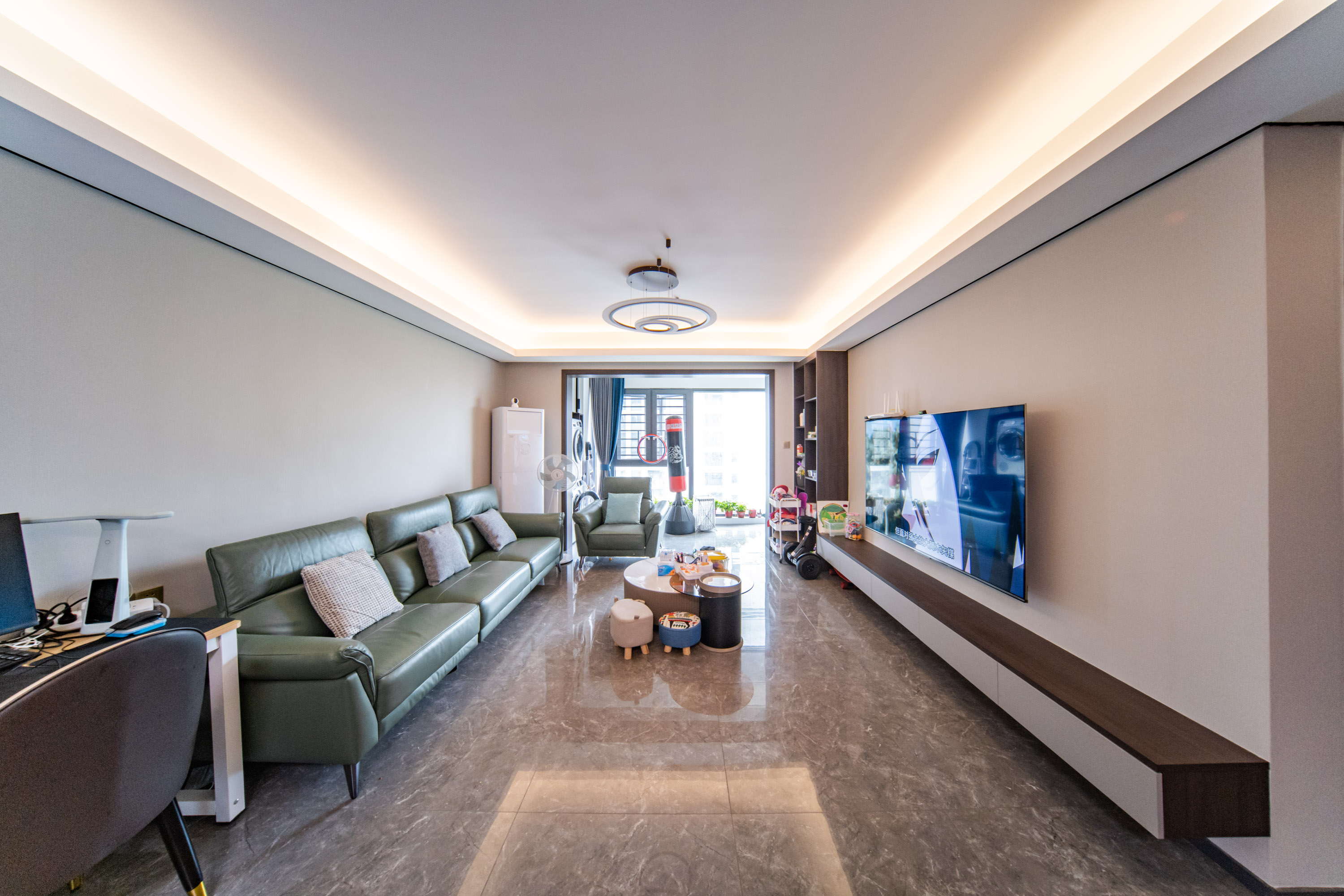 中海阅麓山一期  4室2厅2卫    280.0万客厅