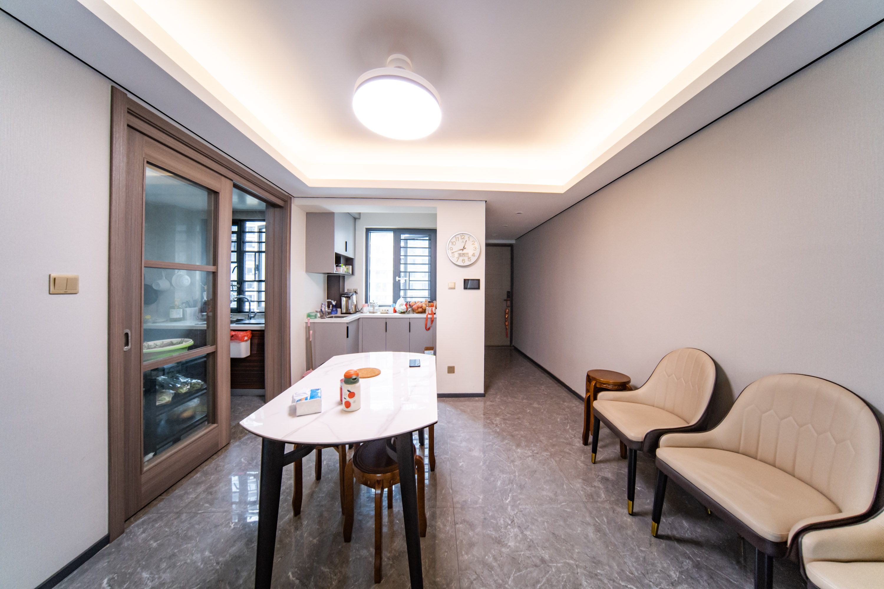 中海阅麓山一期  4室2厅2卫    280.0万客厅