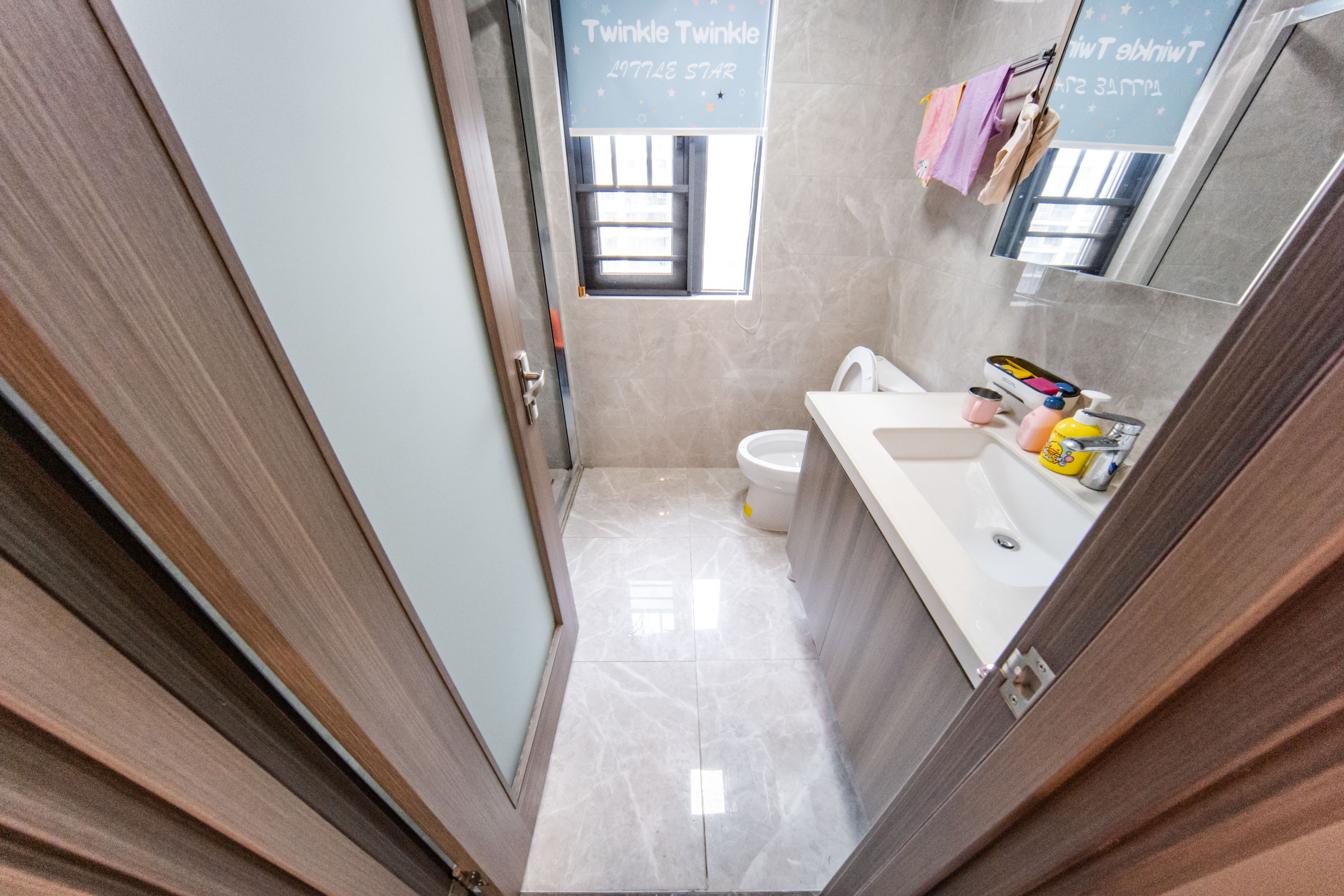 中海阅麓山一期  4室2厅2卫    280.0万卫生间