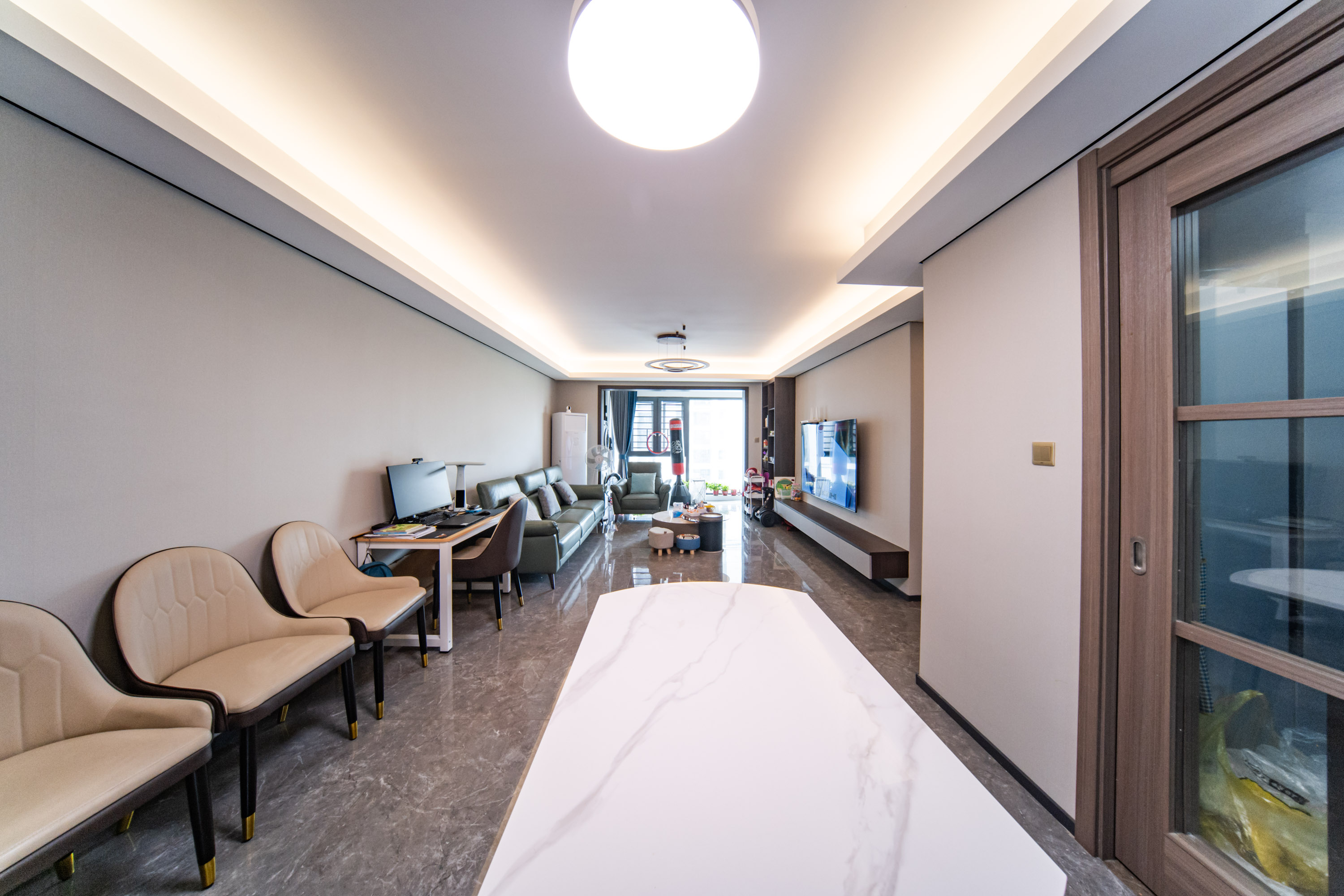 中海阅麓山一期  4室2厅2卫    280.0万客厅