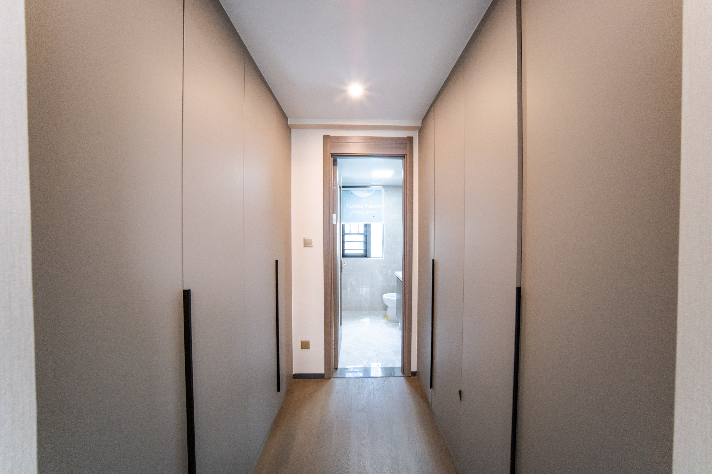 中海阅麓山一期  4室2厅2卫    280.0万其他