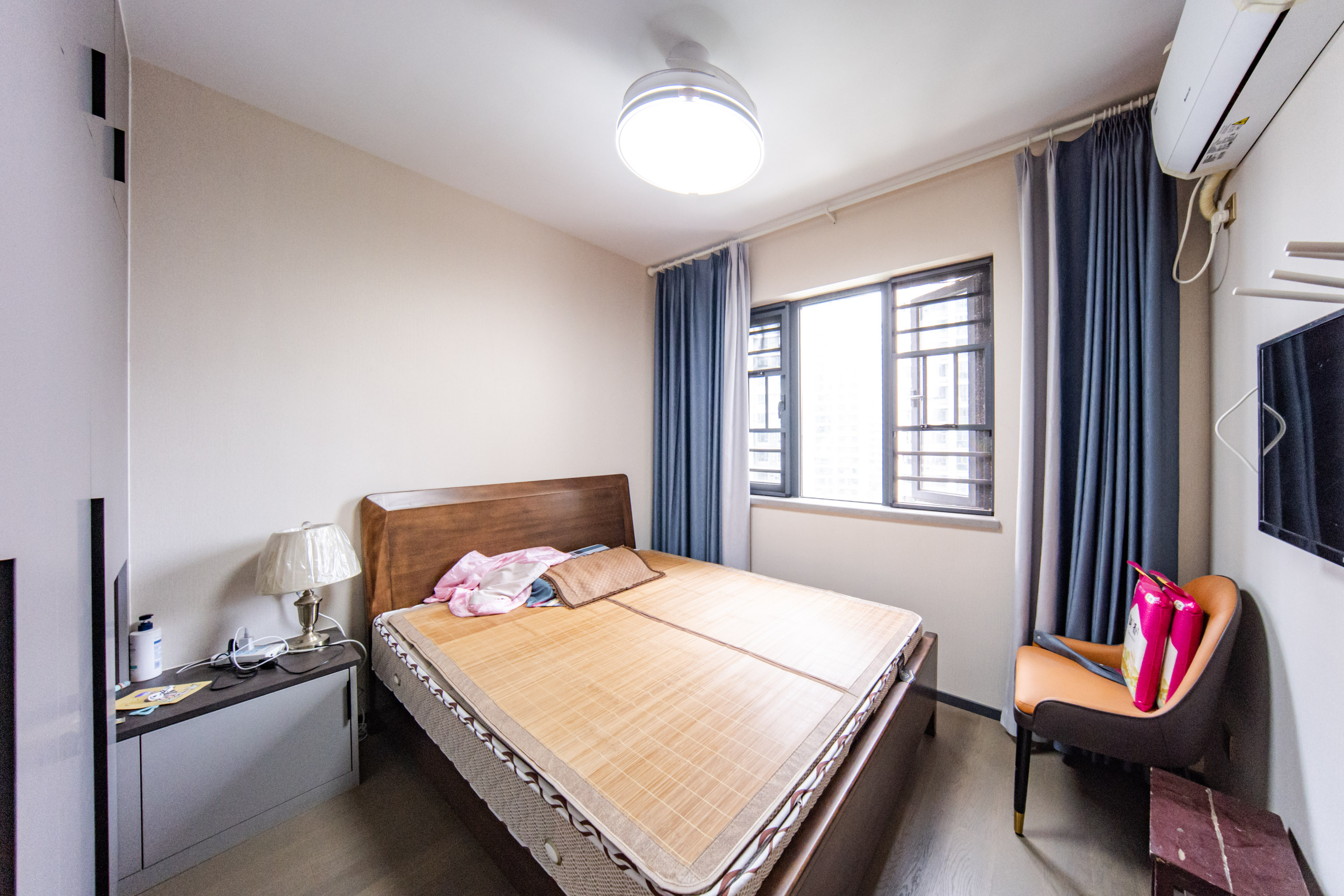 中海阅麓山一期  4室2厅2卫    280.0万卧室