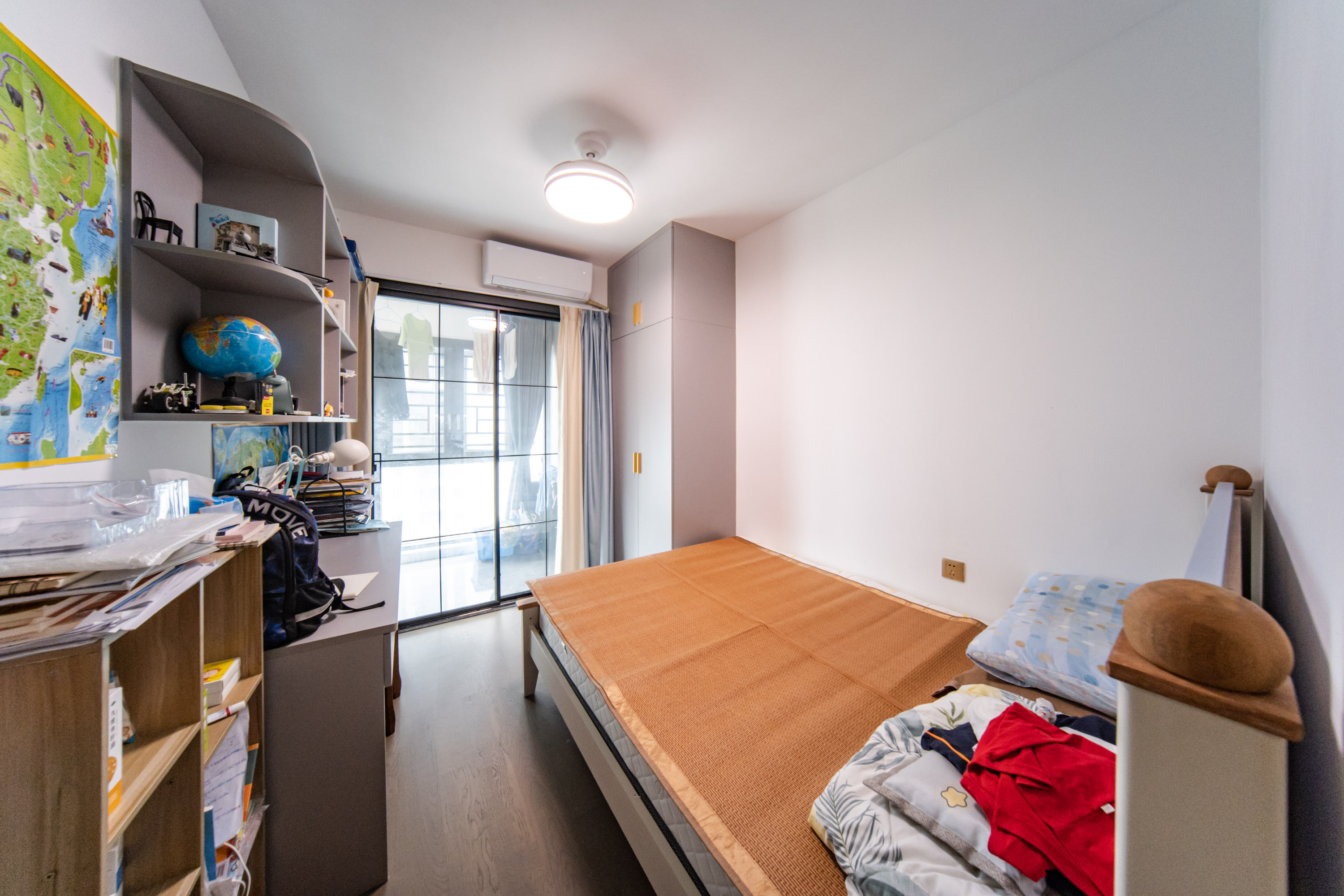 中海阅麓山一期  4室2厅2卫    280.0万卧室