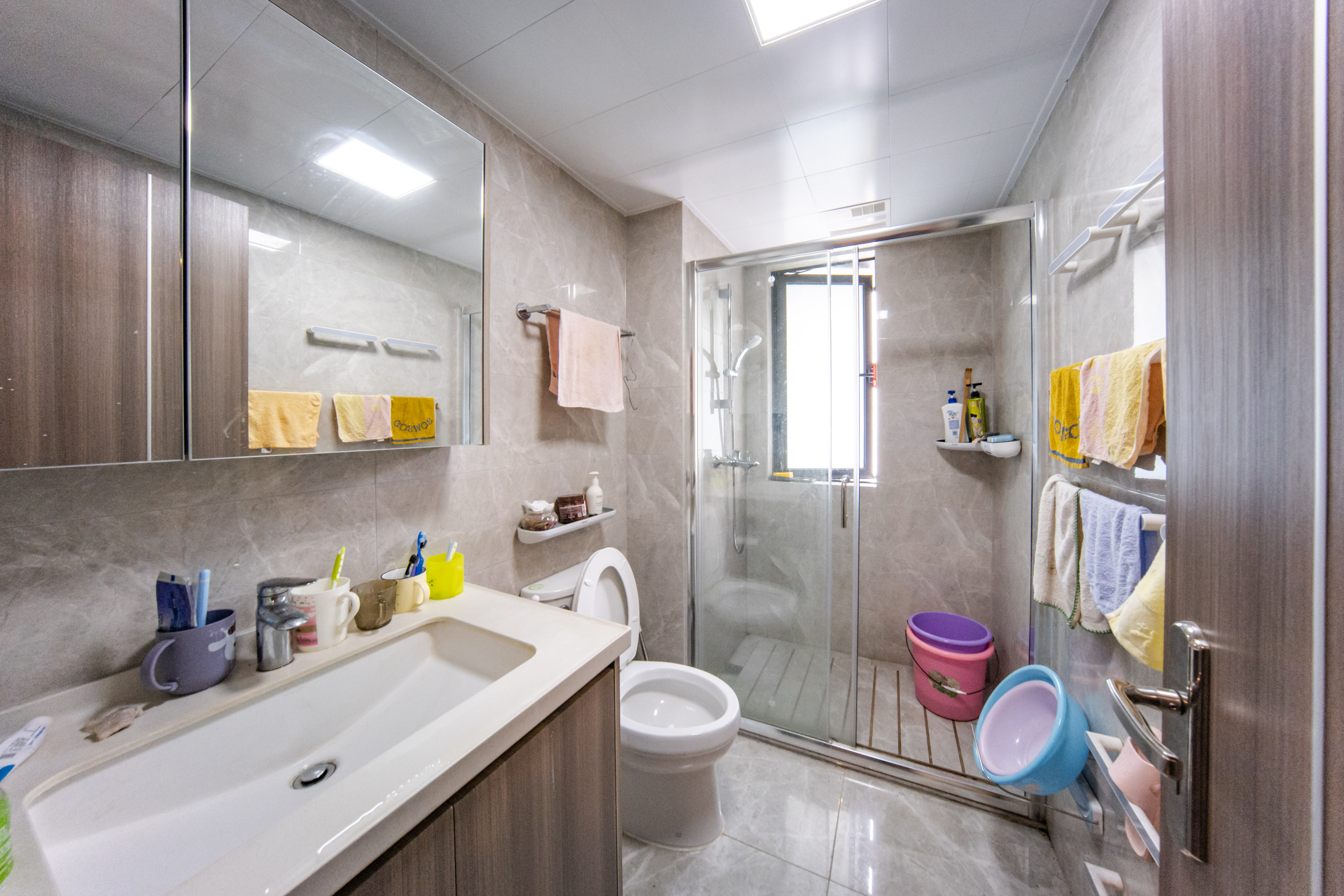 中海阅麓山一期  4室2厅2卫    280.0万卫生间