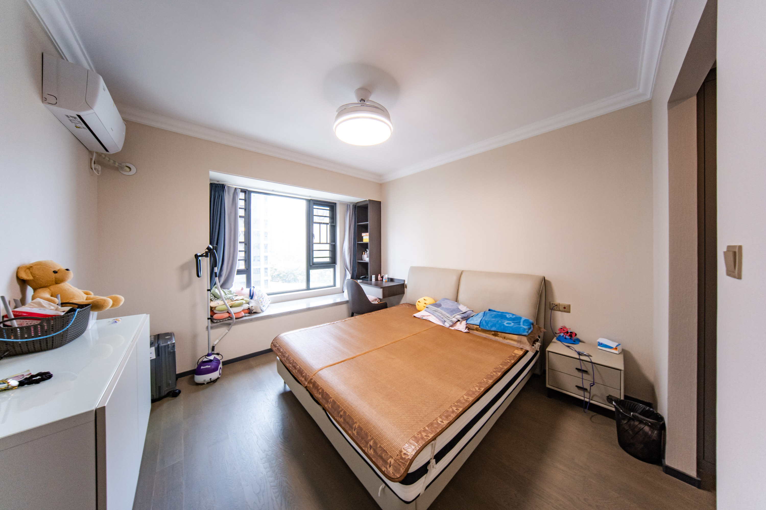 中海阅麓山一期  4室2厅2卫    280.0万卧室