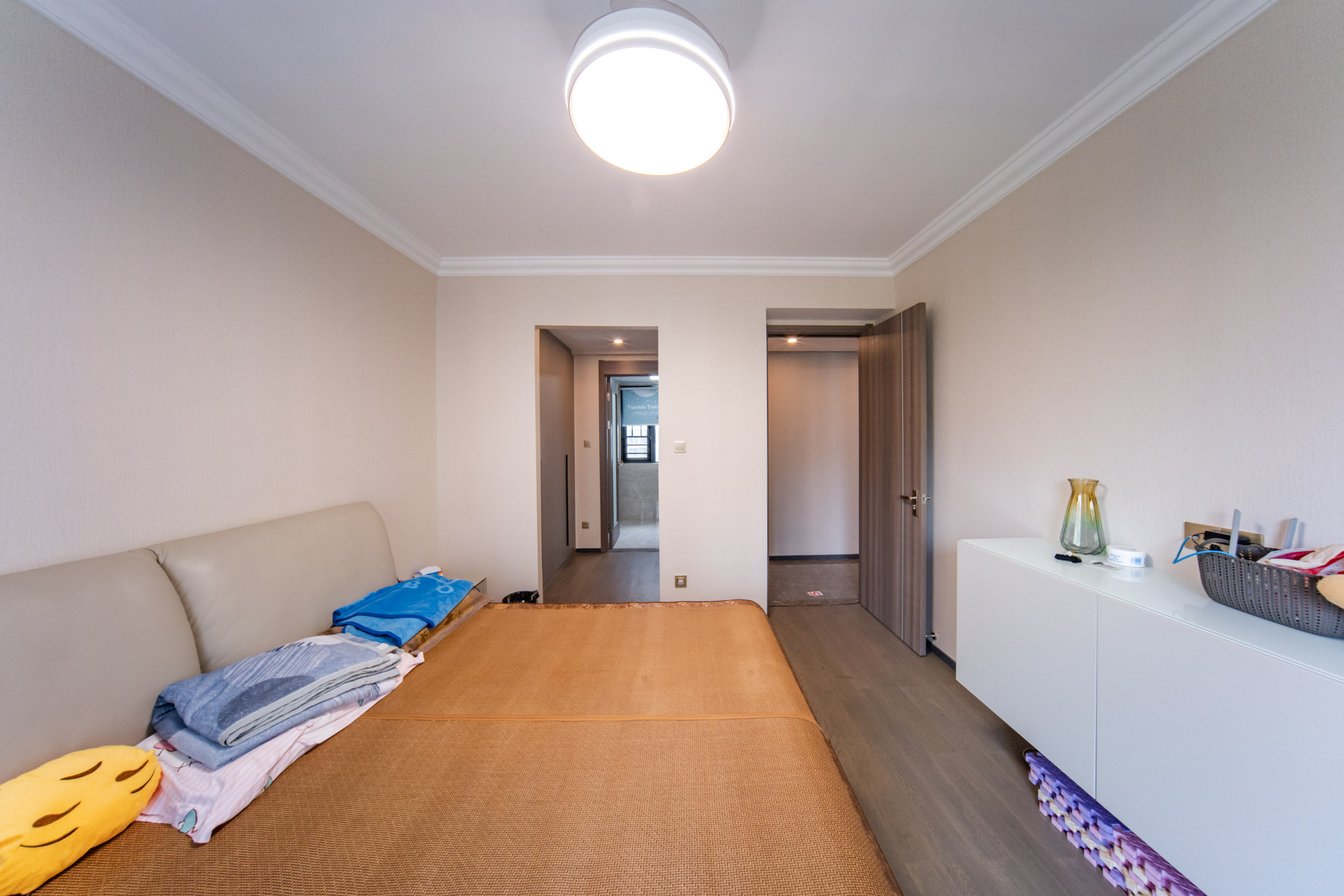 中海阅麓山一期  4室2厅2卫    280.0万卧室