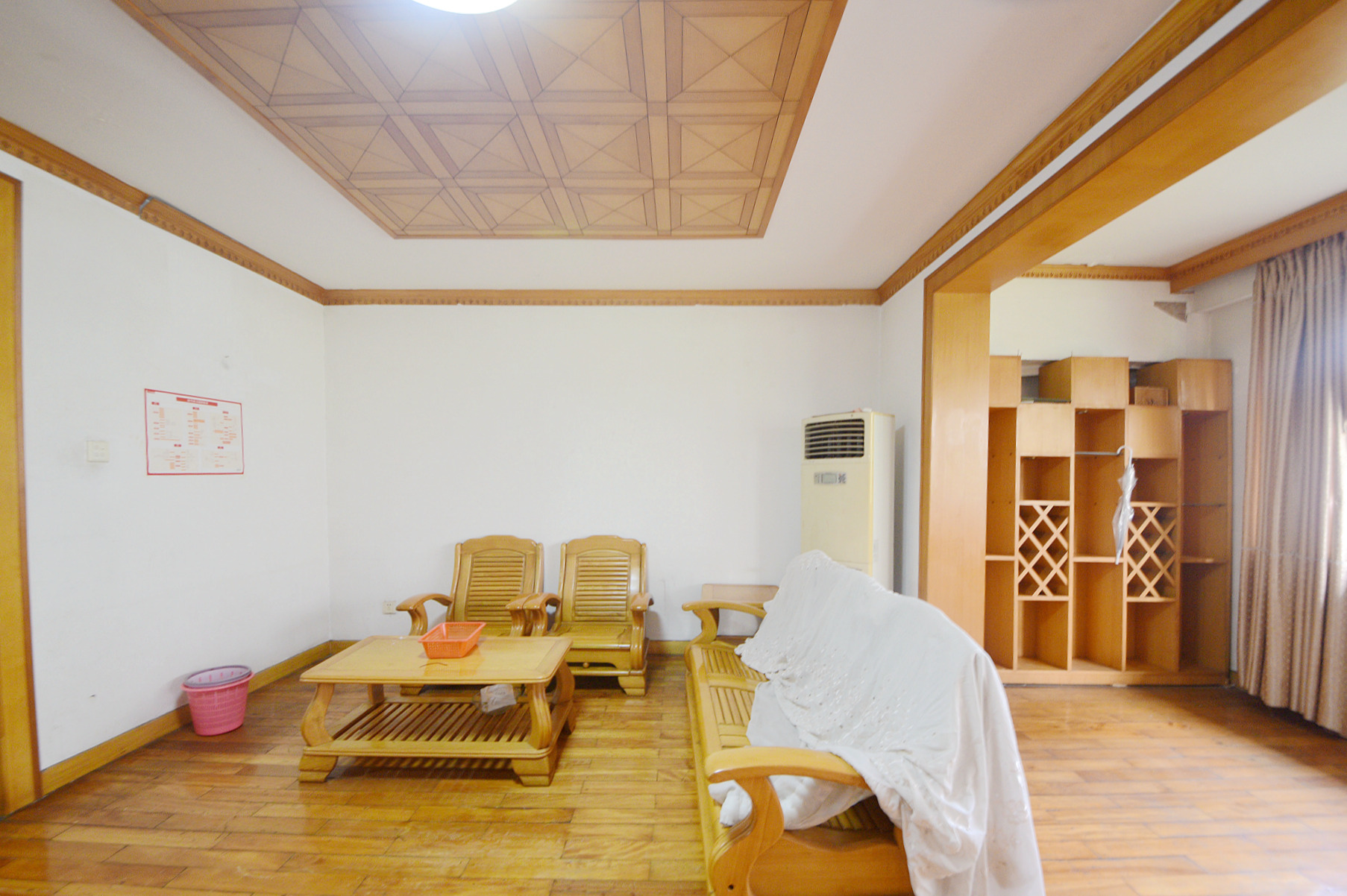 东塘电力院  3室2厅1卫   150.00万客厅