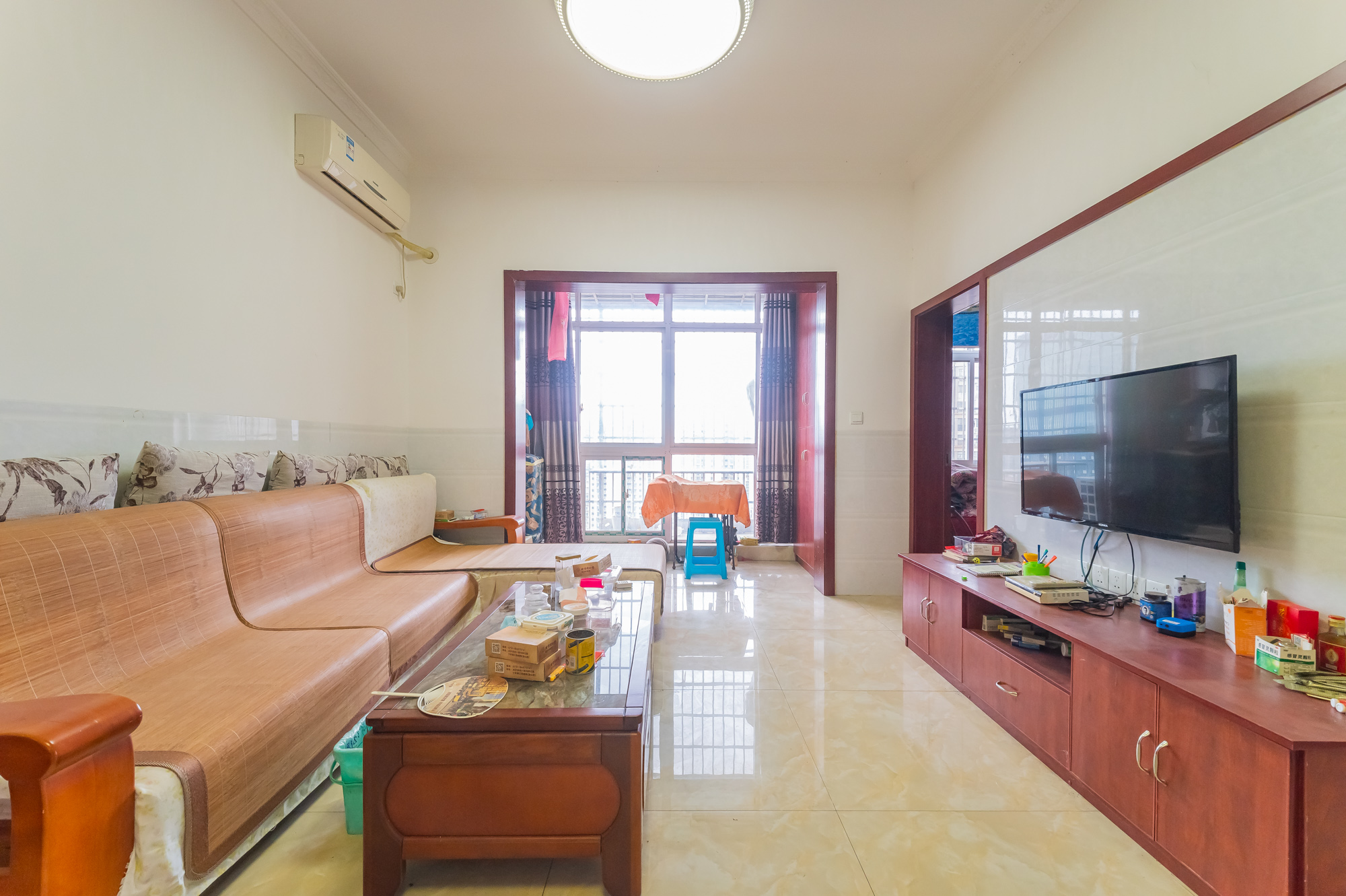 泊林晶城 2室2厅1卫 46.80万 泊林晶城 2室2厅1卫 46.80万客厅