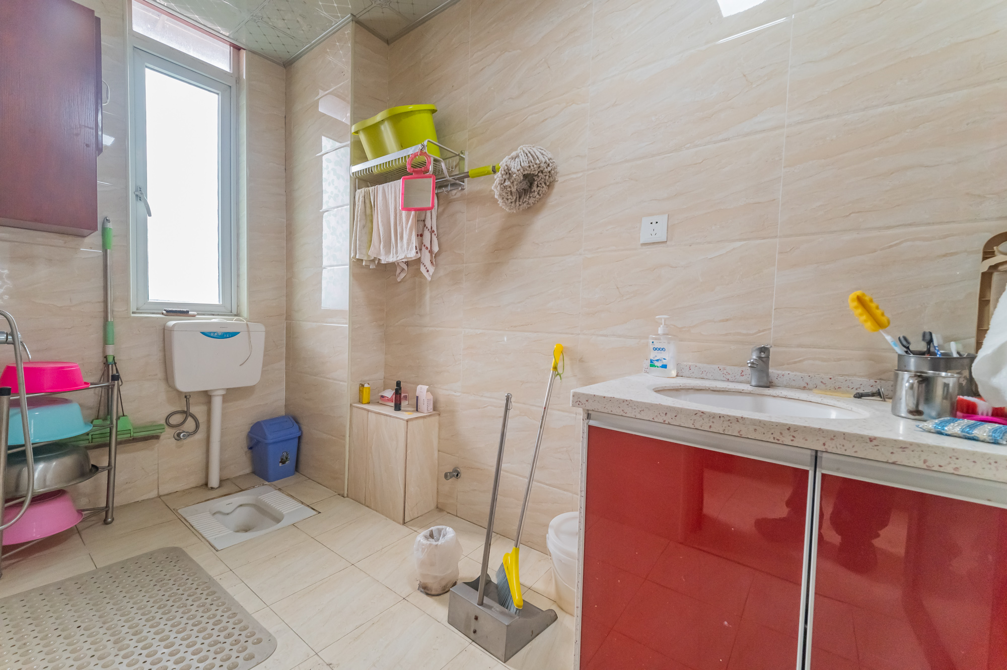 泊林晶城 2室2厅1卫 46.80万 泊林晶城 2室2厅1卫 46.80万卫生间