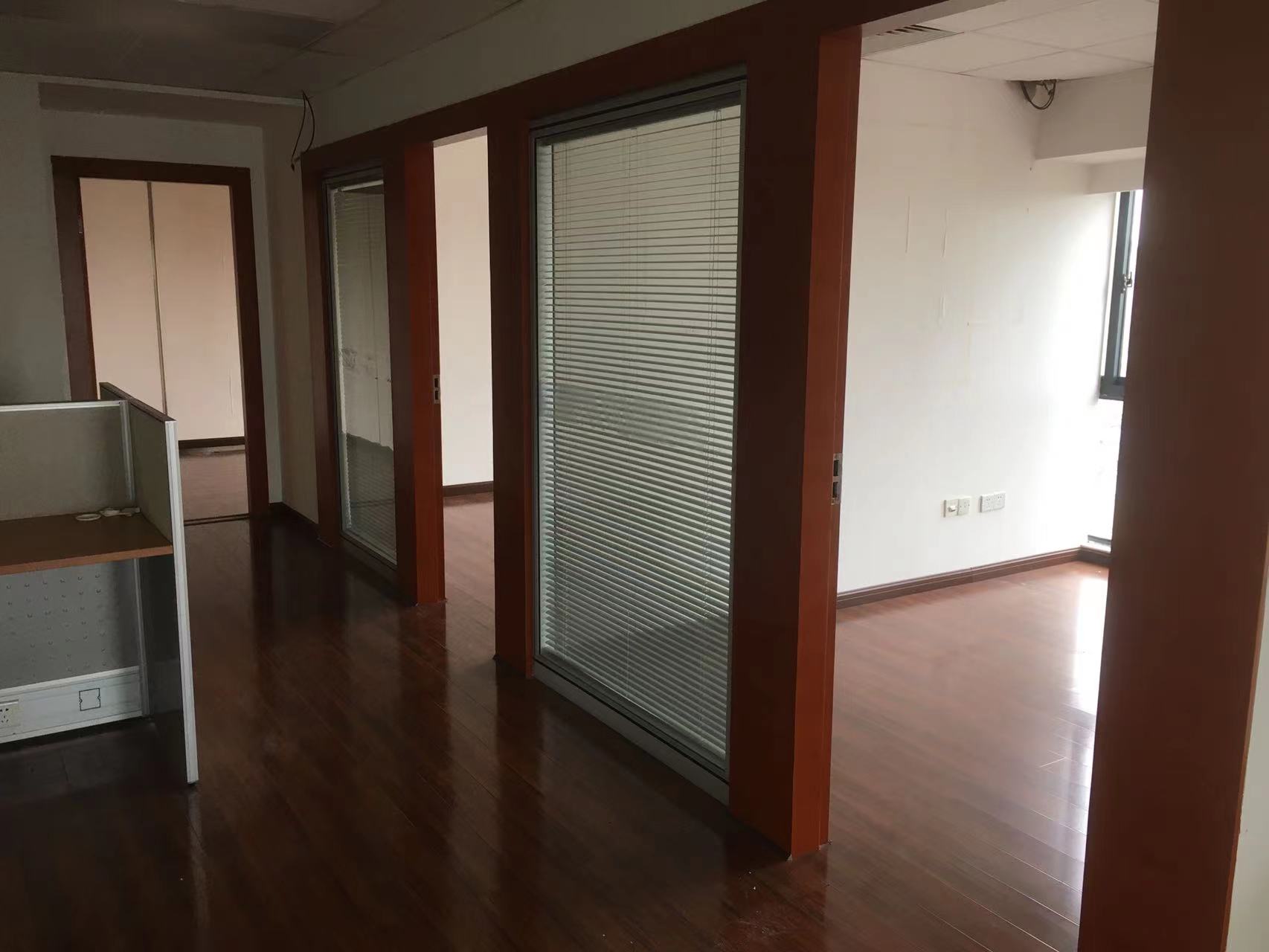 中建岳阳中心  5室2厅1卫   14000.00元/月室内图
