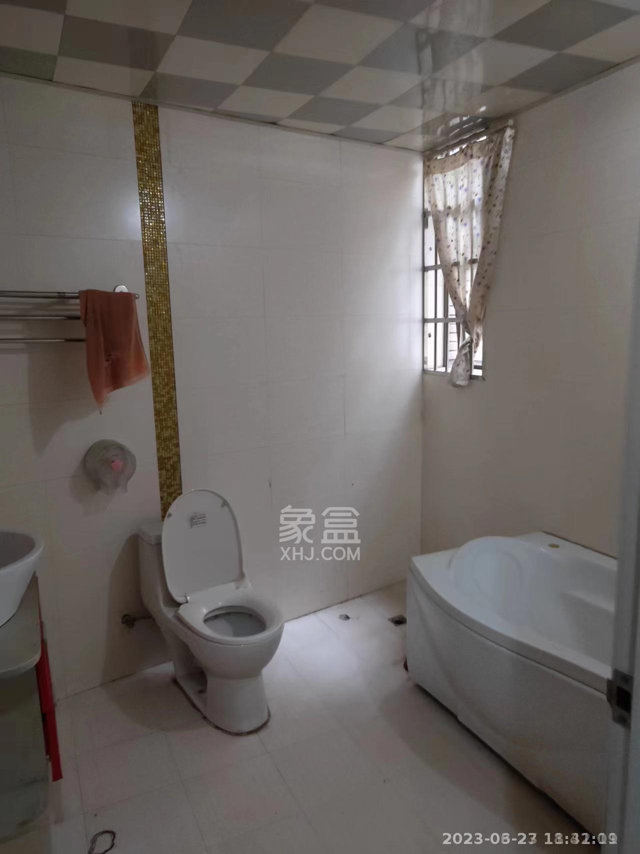 蓝盾景园一期  4室2厅2卫   2500.00元/月室内图