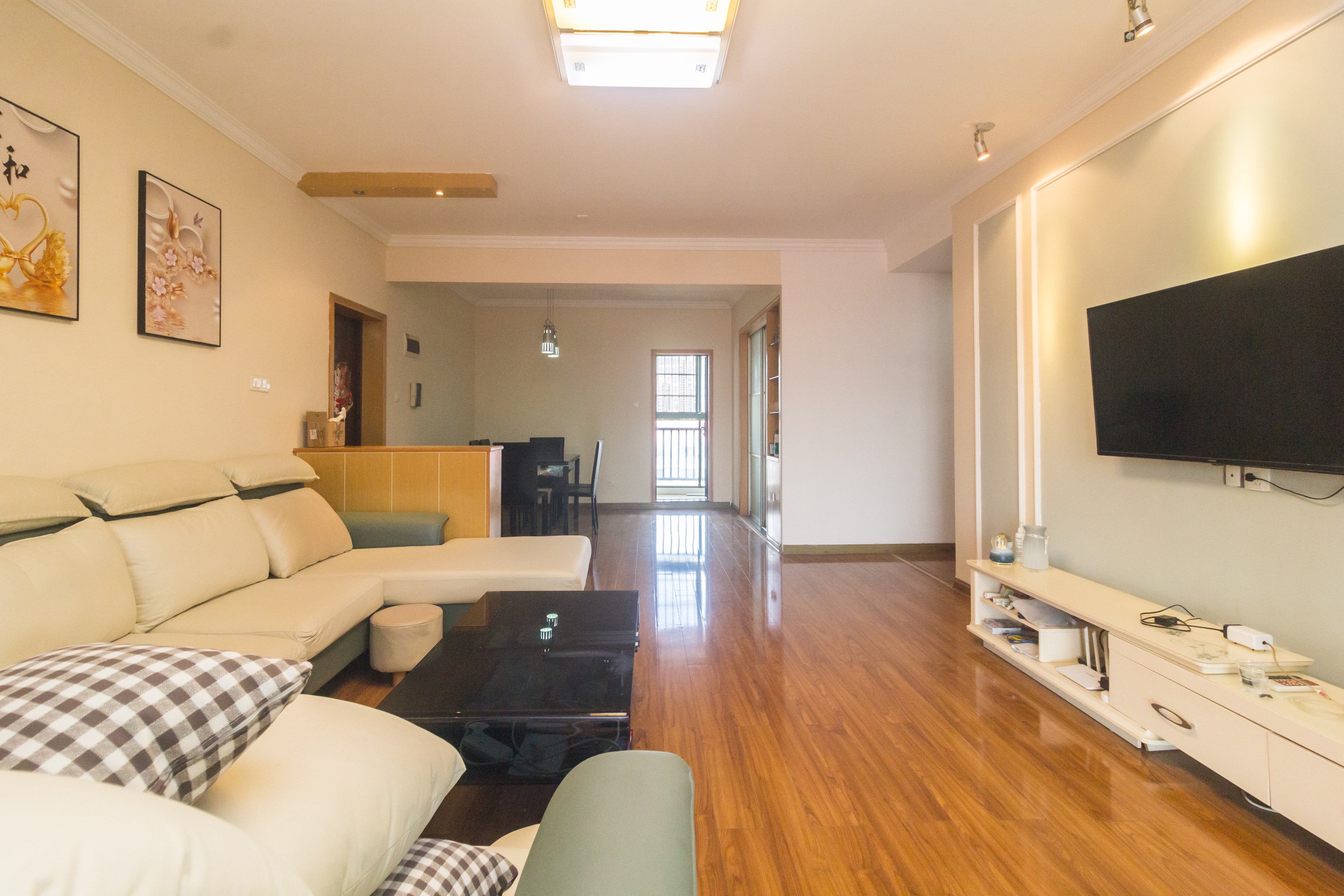 东业早安星城 3室2厅2卫 94.0万 东业早安星城 3室2厅2卫 94.0万客厅