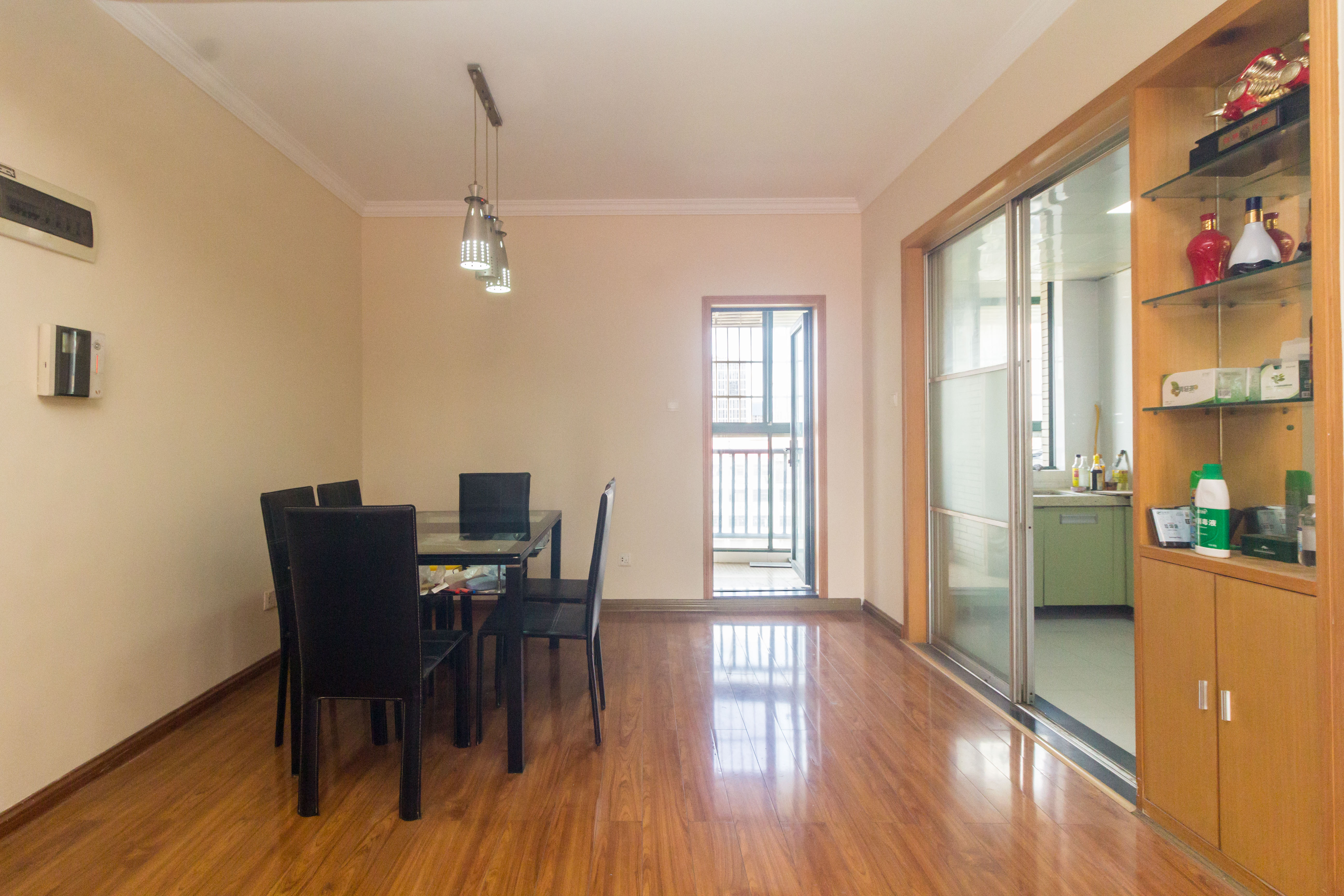 东业早安星城 3室2厅2卫 94.0万 东业早安星城 3室2厅2卫 94.0万客厅