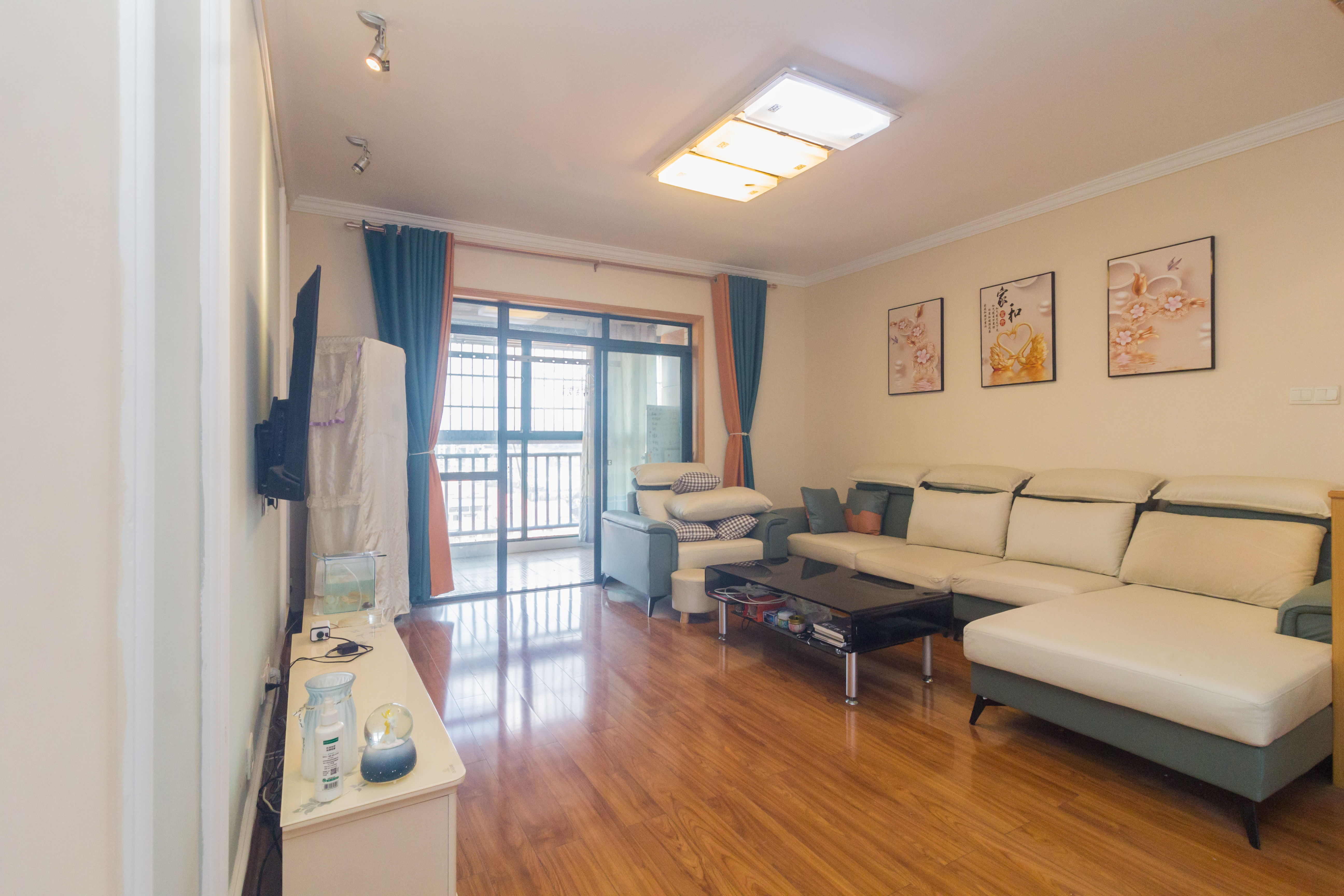 东业早安星城 3室2厅2卫 94.0万 东业早安星城 3室2厅2卫 94.0万客厅