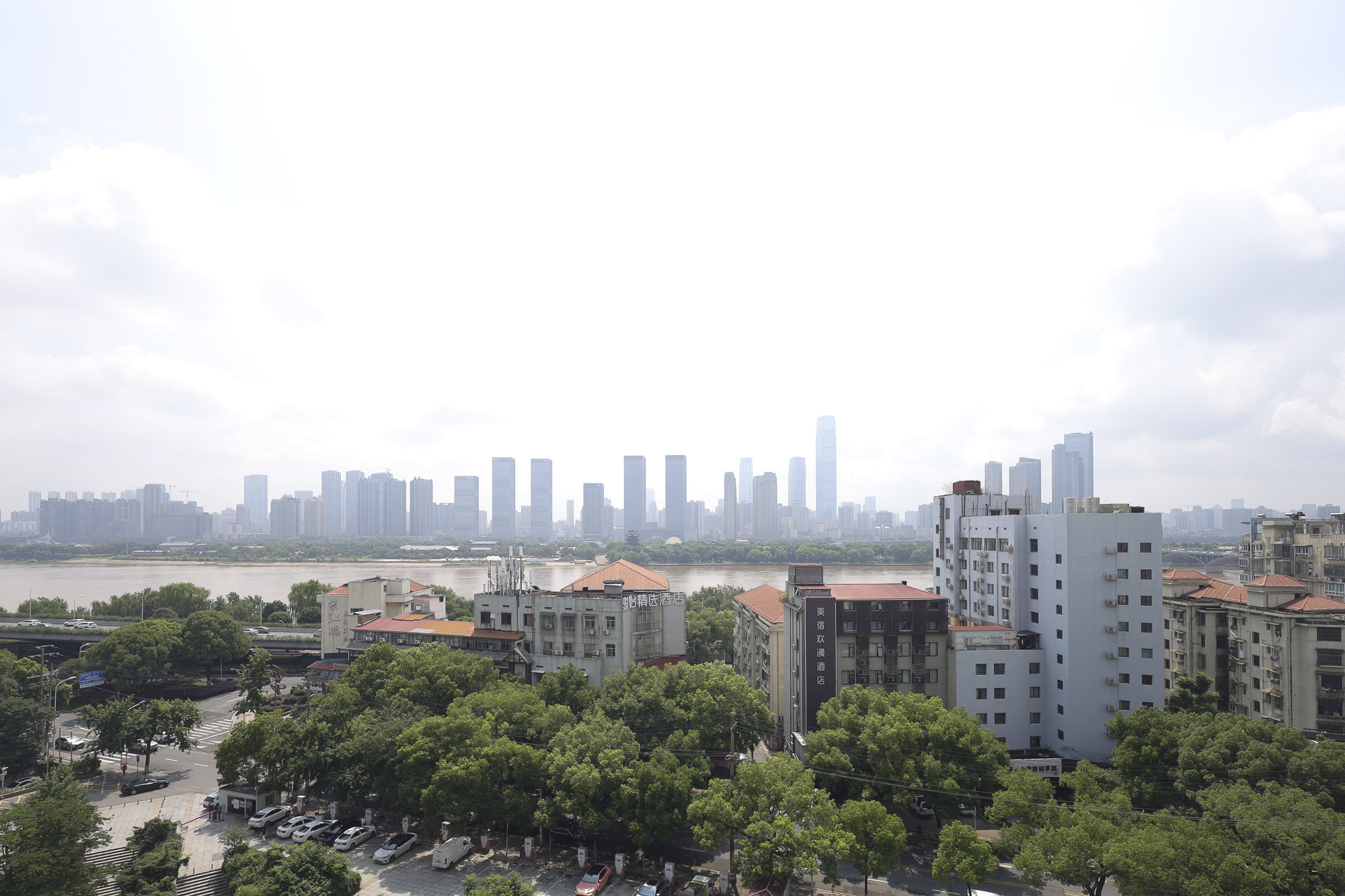 岳麓现代城  3室2厅2卫    208.8万其他