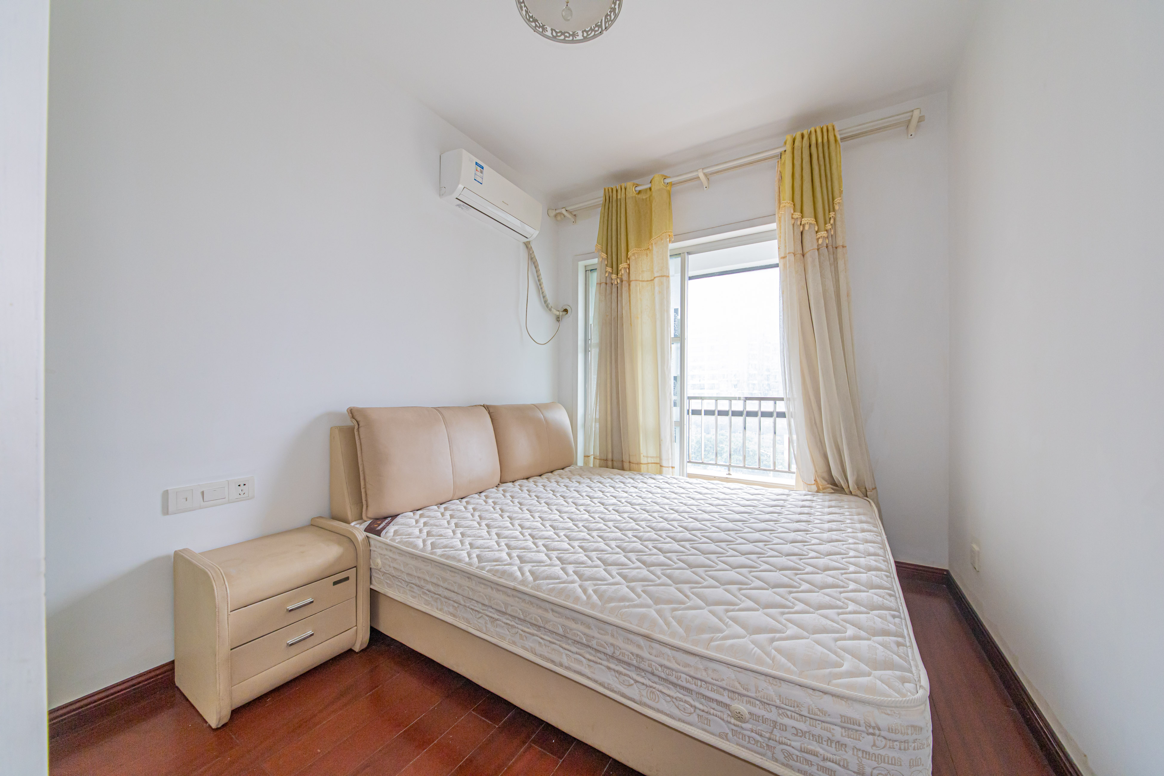 和庄  3室2厅1卫    98.0万卧室