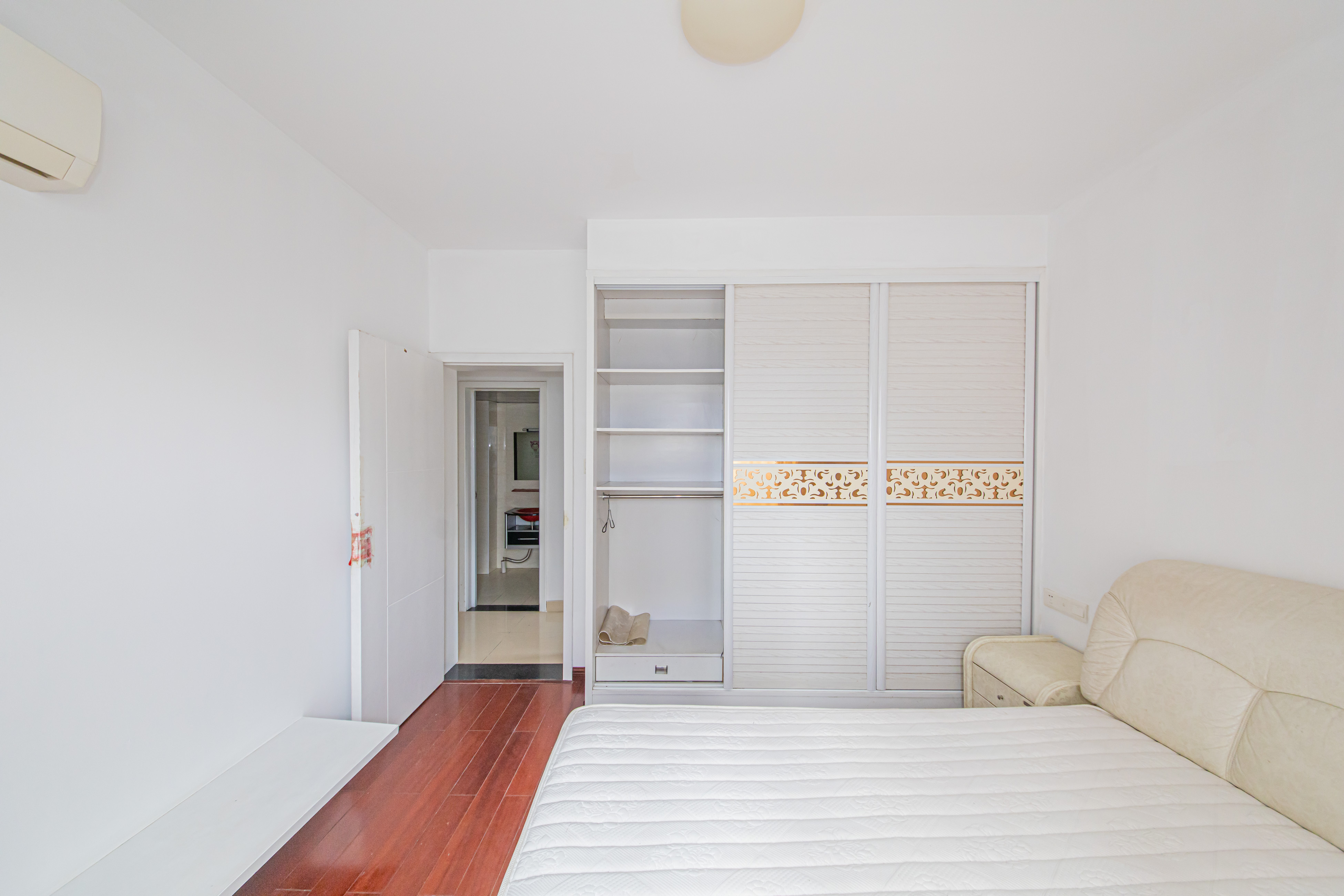 和庄  3室2厅1卫    98.0万卧室