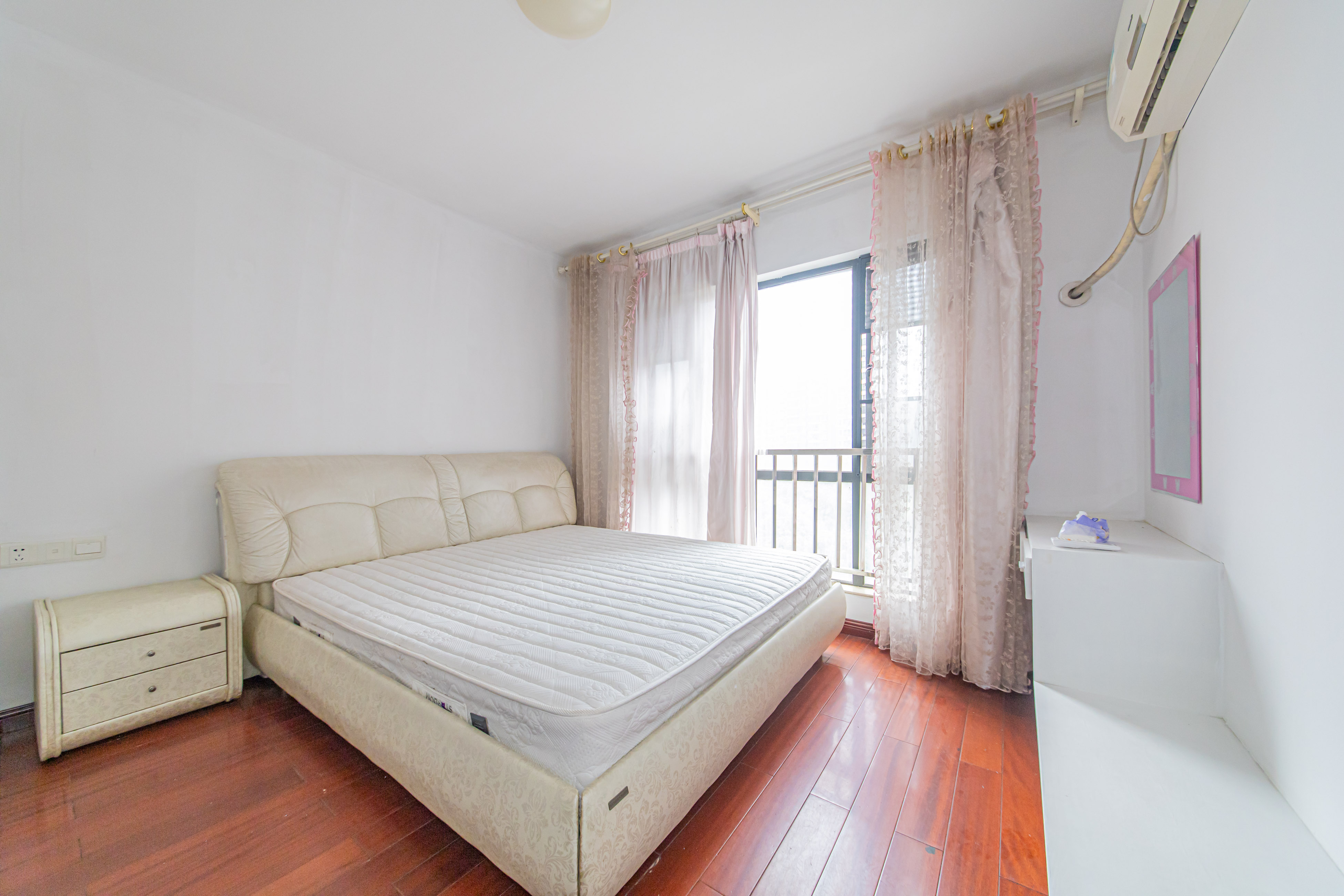 和庄  3室2厅1卫    98.0万卧室