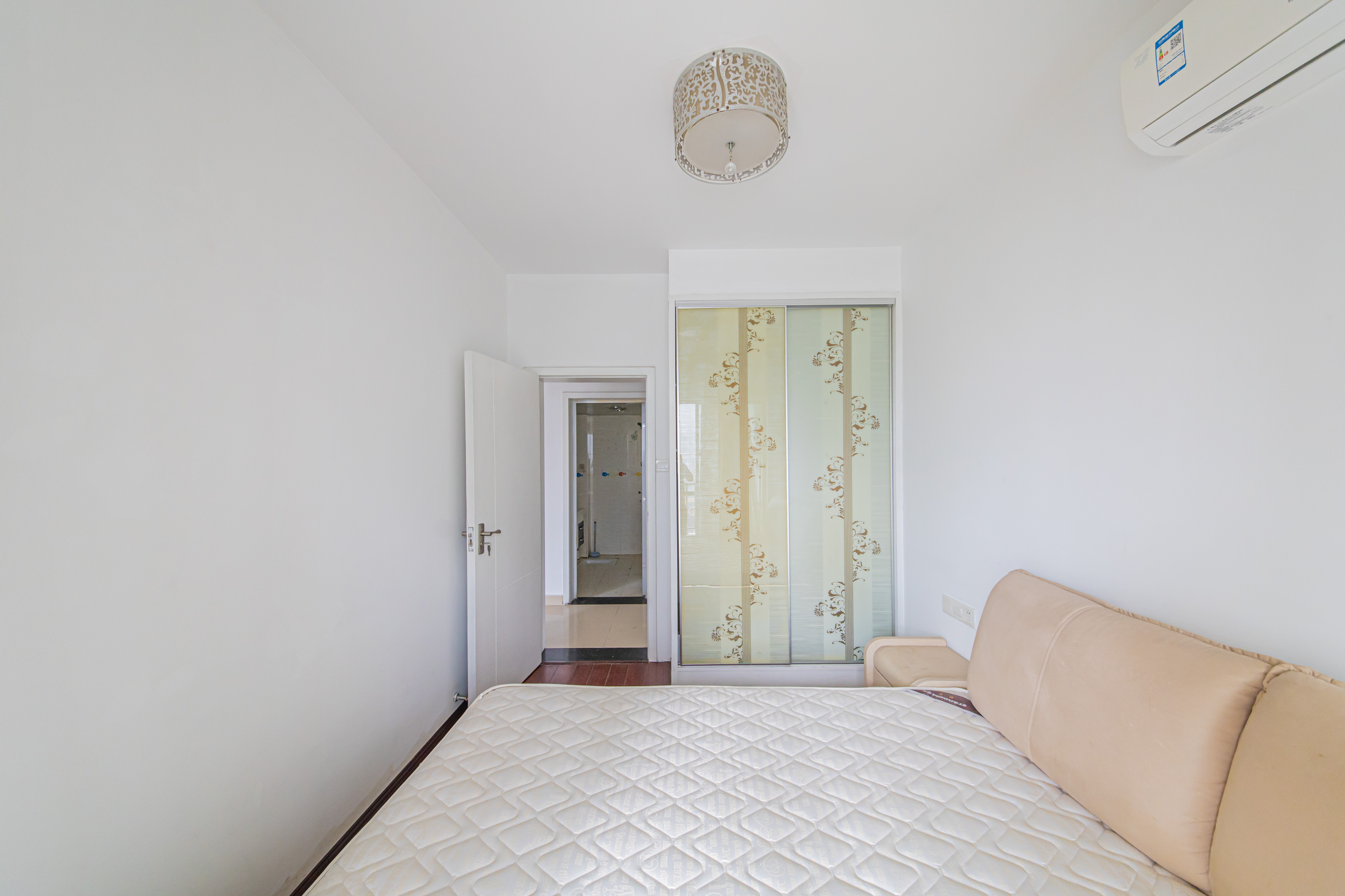 和庄  3室2厅1卫    98.0万卧室