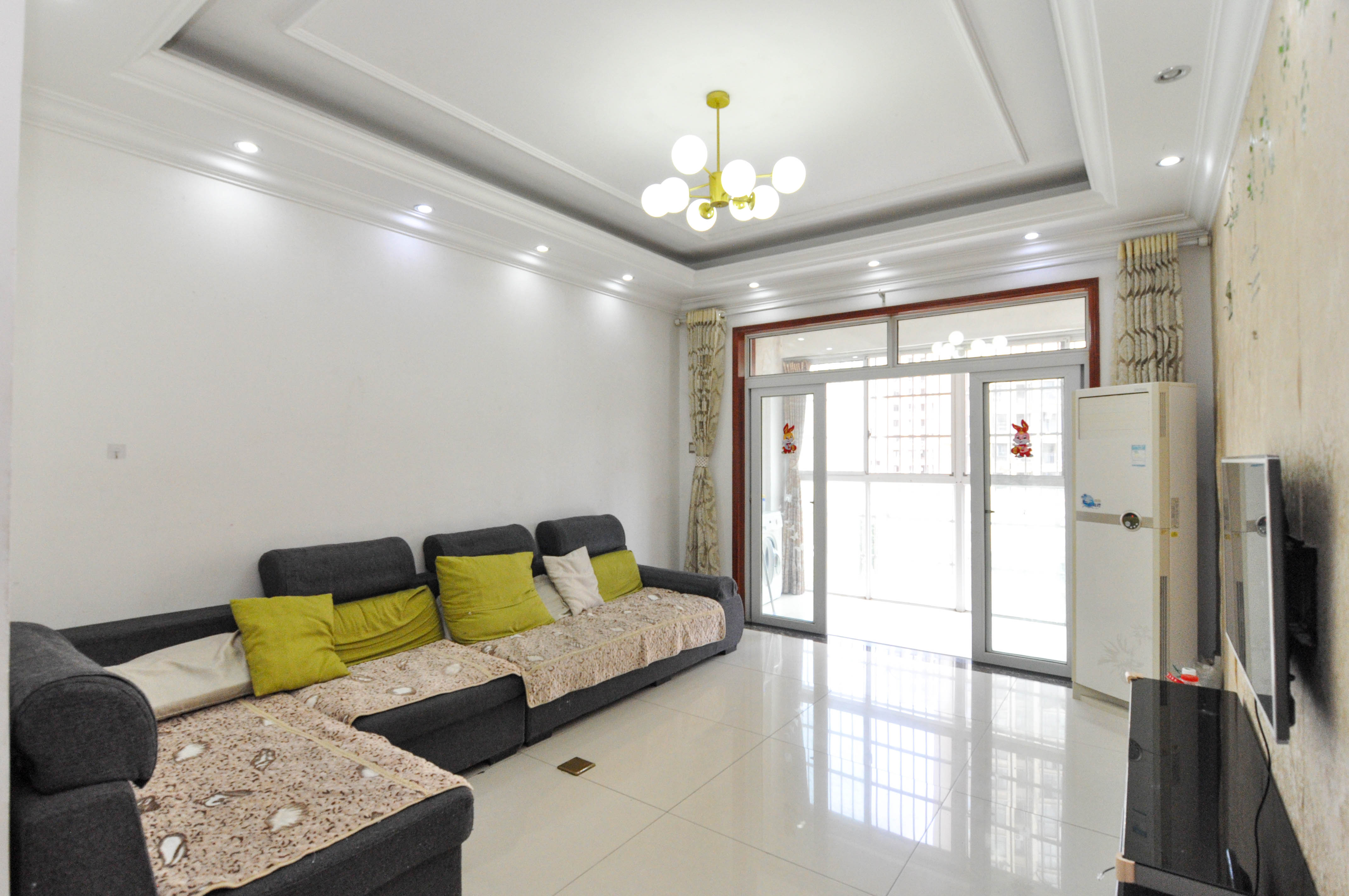 中房F联邦  2室2厅1卫    75.6万客厅