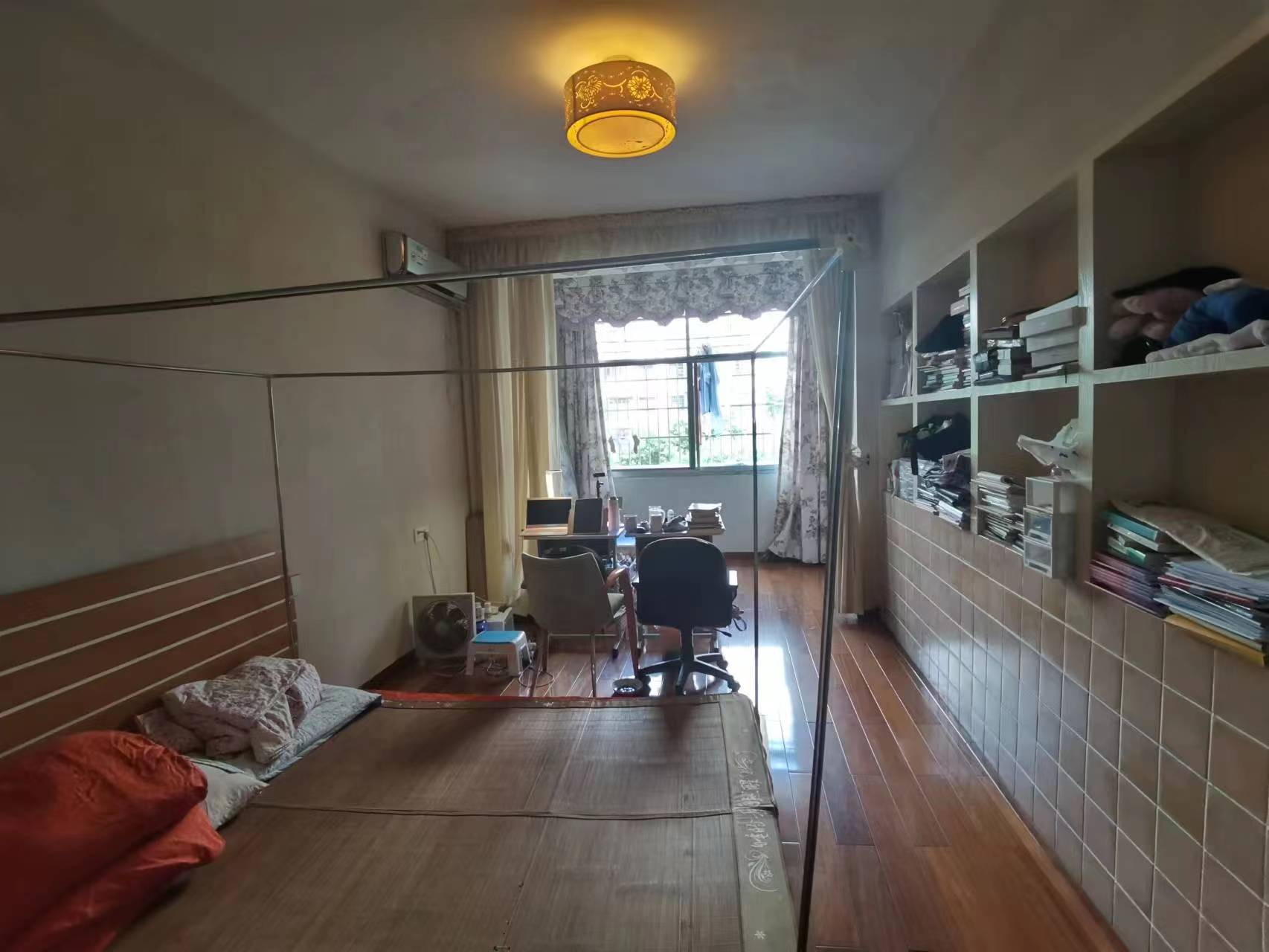 银苑山庄  4室2厅2卫    80.0万 银苑山庄  4室2厅2卫    80.0万客厅