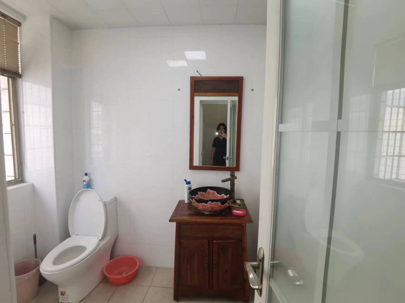 银苑山庄  4室2厅2卫    80.0万 银苑山庄  4室2厅2卫    80.0万客厅