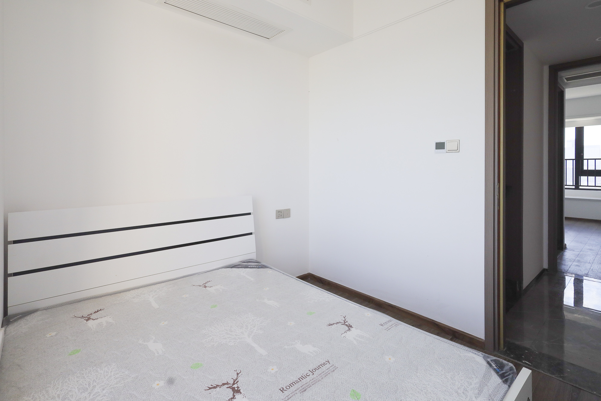 金茂建发泊悦  4室2厅2卫   244.50万卧室