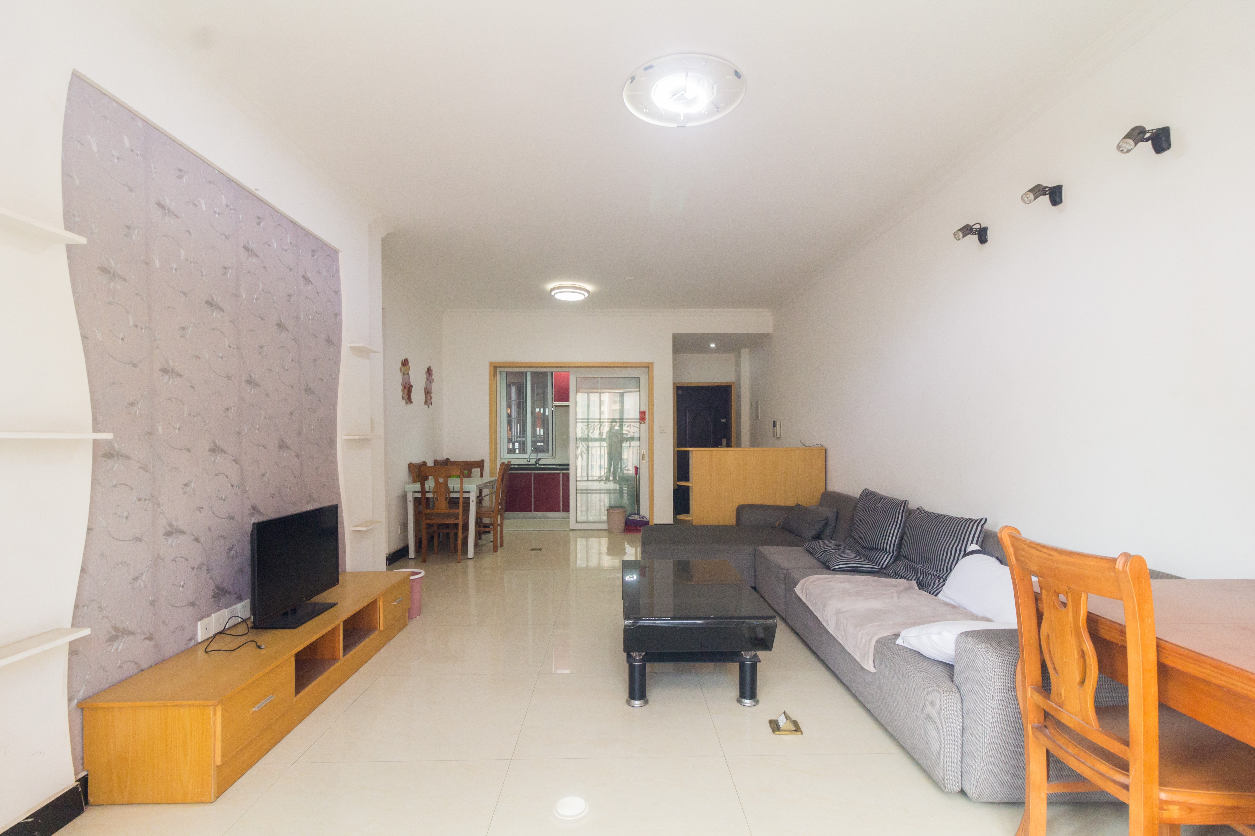 三景国际  2室2厅1卫    54.86万 三景国际  2室2厅1卫    54.86万客厅