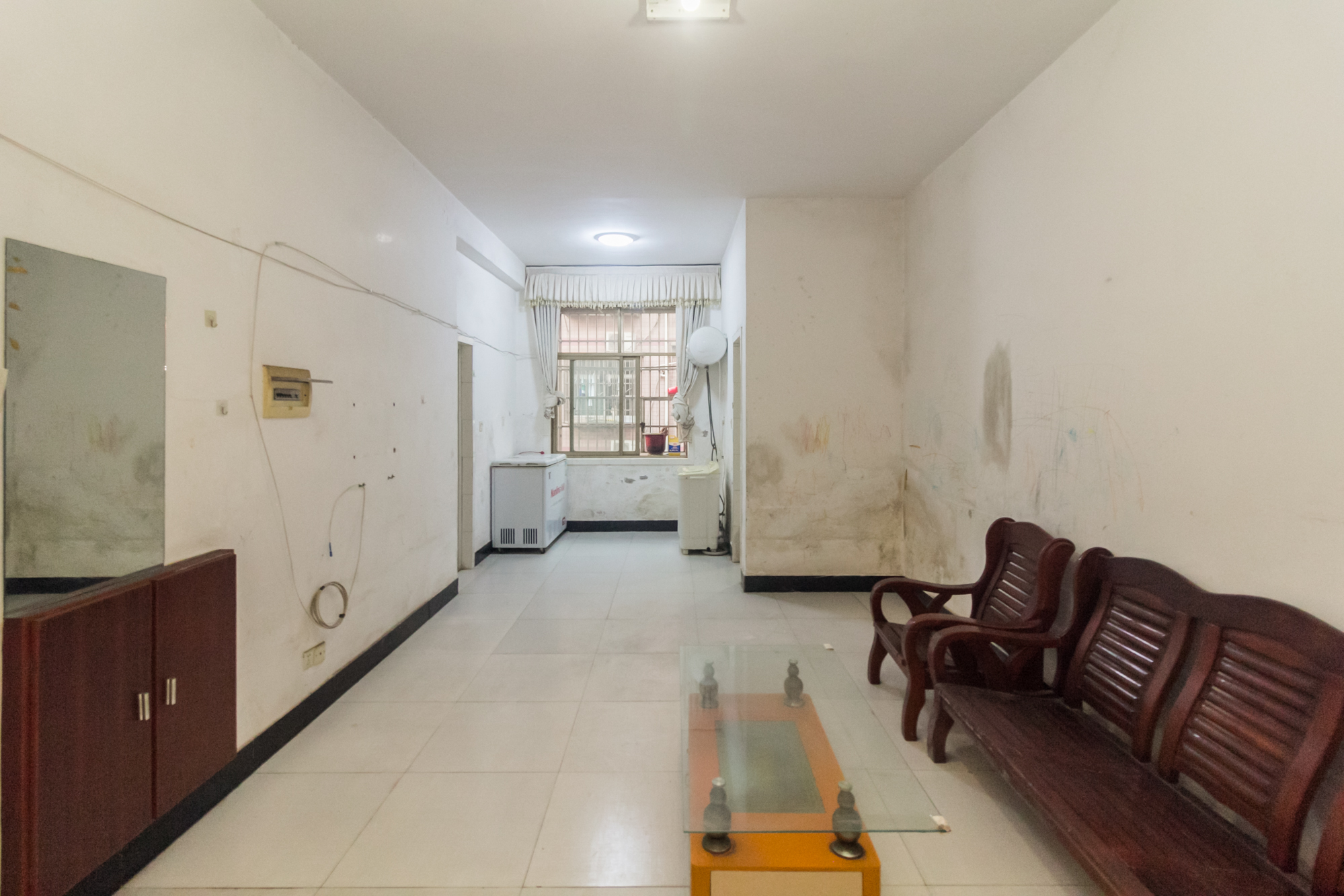 泉塘小区  2室2厅1卫    35.0万 泉塘小区  2室2厅1卫    35.0万客厅