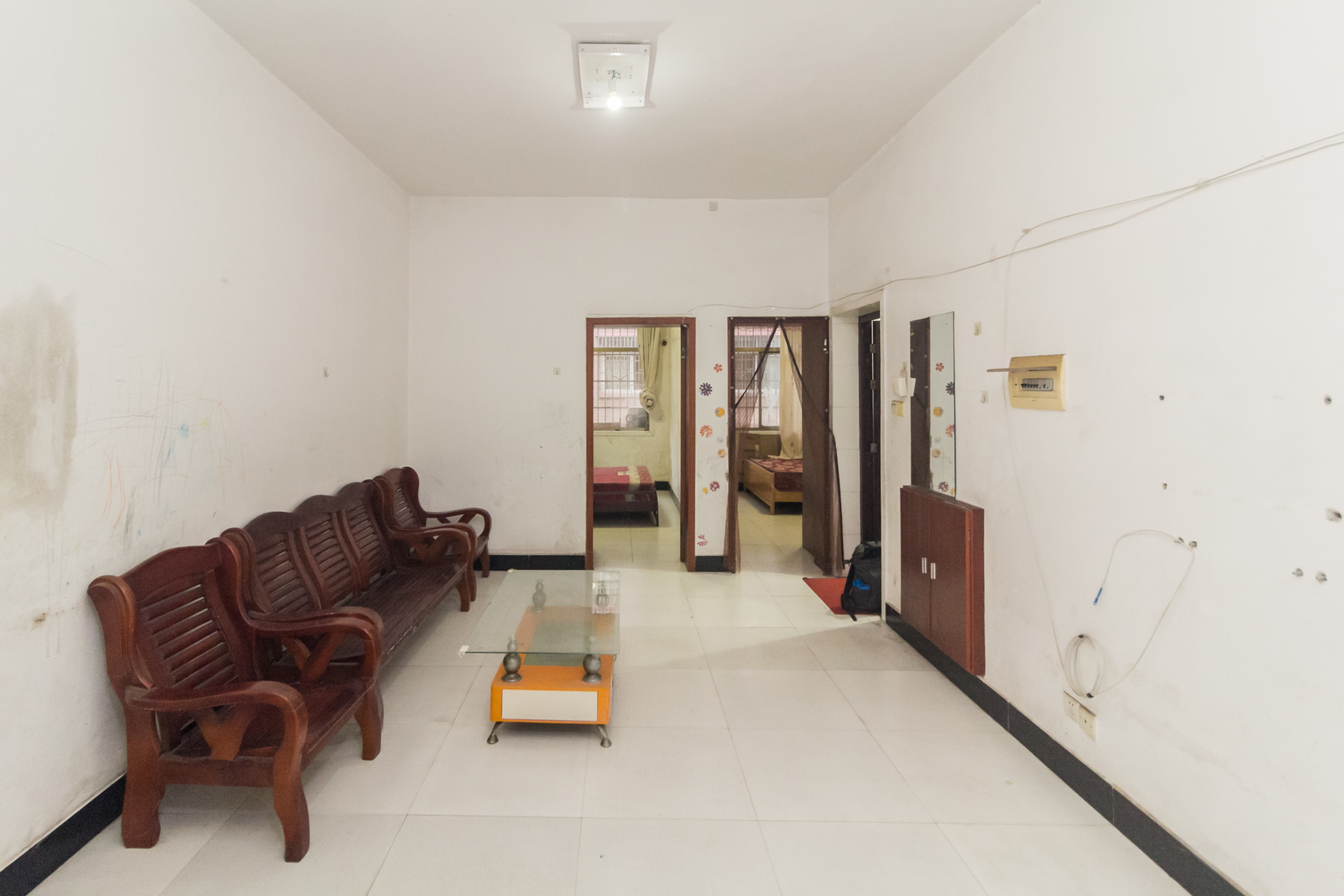 泉塘小区  2室2厅1卫    35.0万客厅