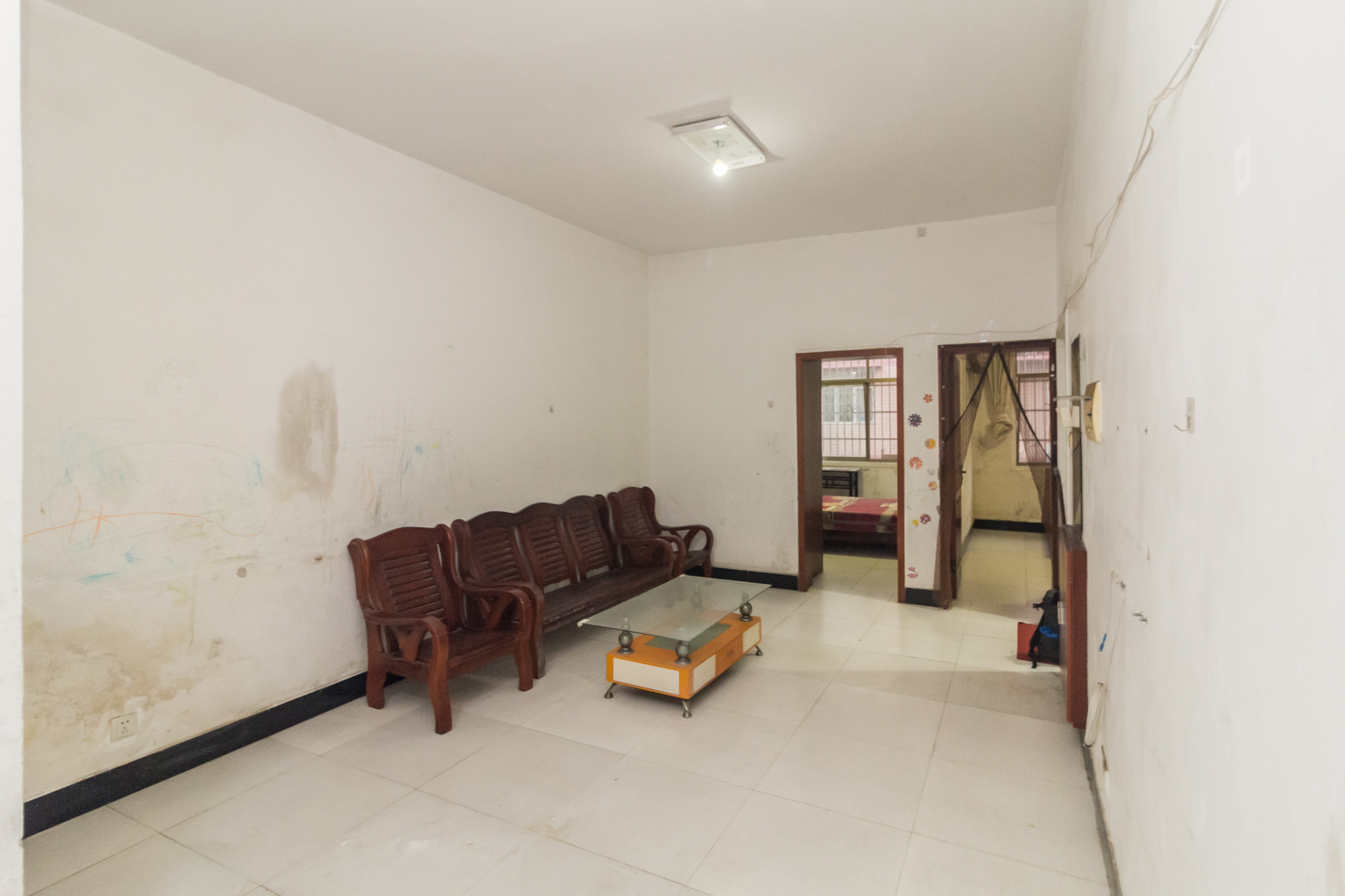 泉塘小区  2室2厅1卫    35.0万客厅