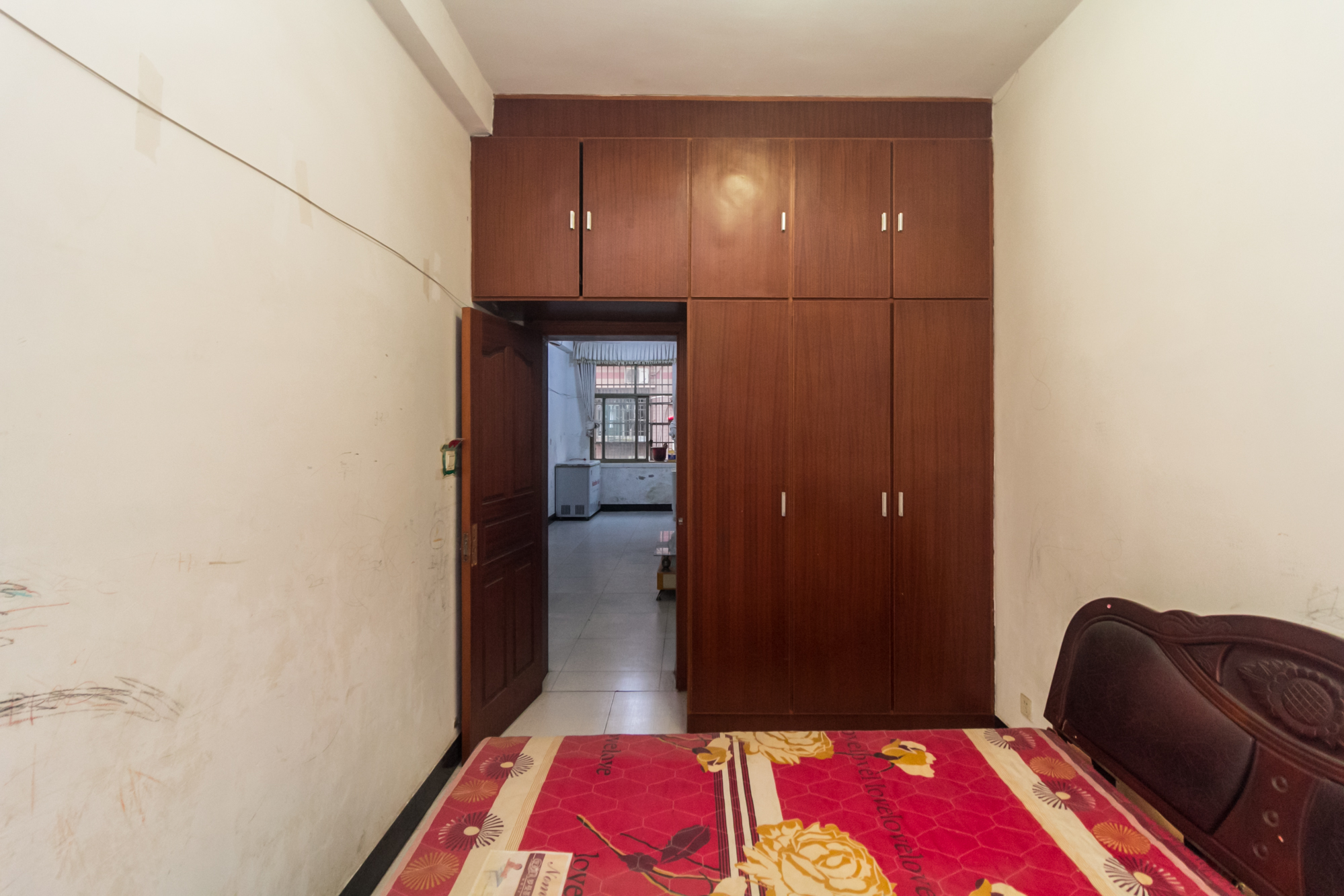 泉塘小区  2室2厅1卫    35.0万卧室