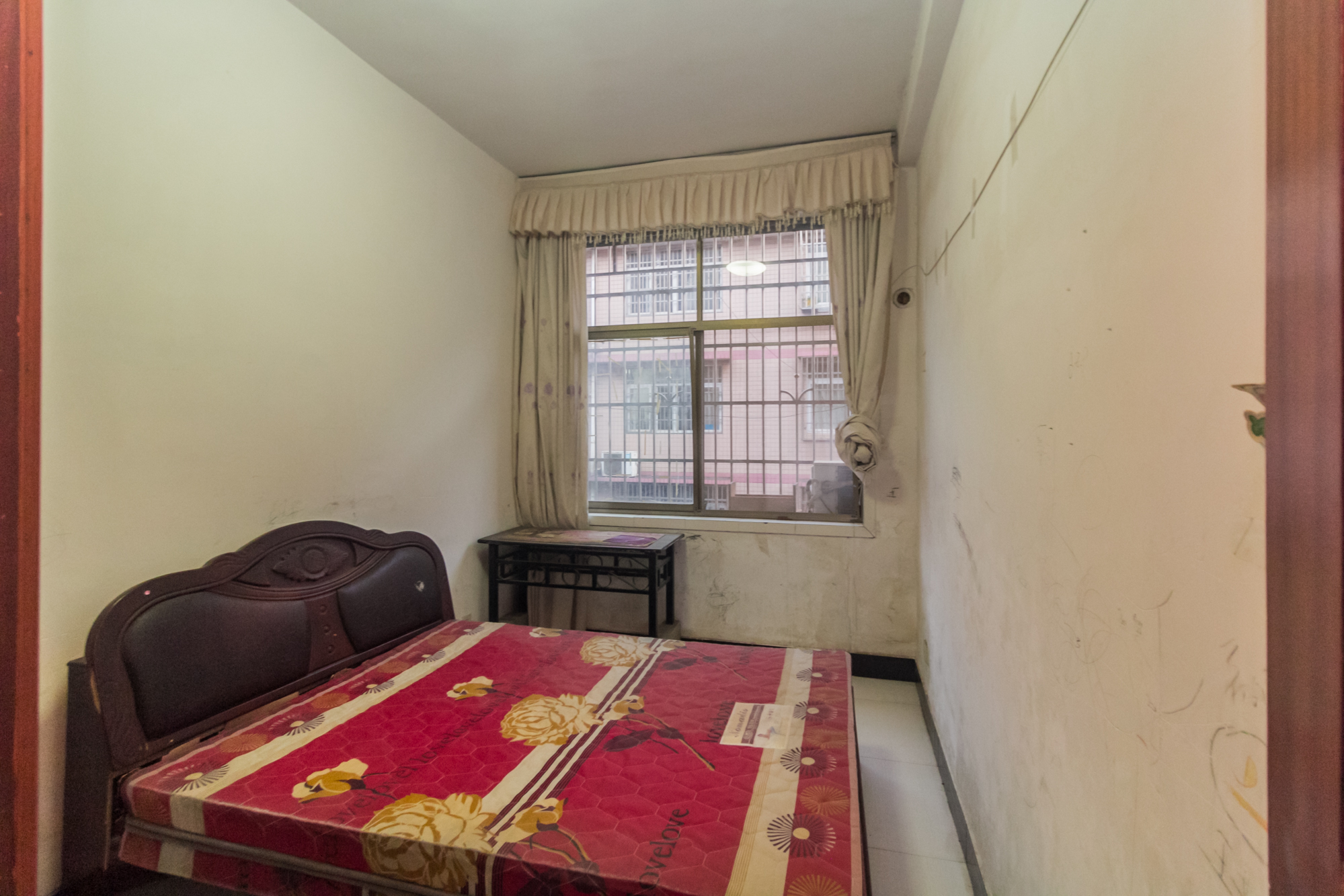 泉塘小区  2室2厅1卫    35.0万卧室