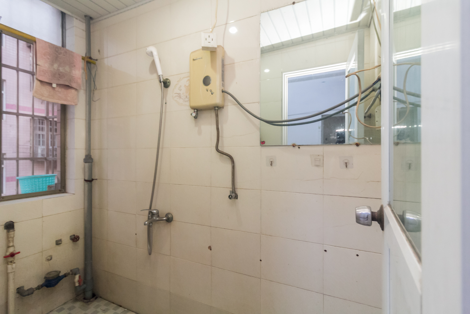 泉塘小区  2室2厅1卫    35.0万 泉塘小区  2室2厅1卫    35.0万卫生间