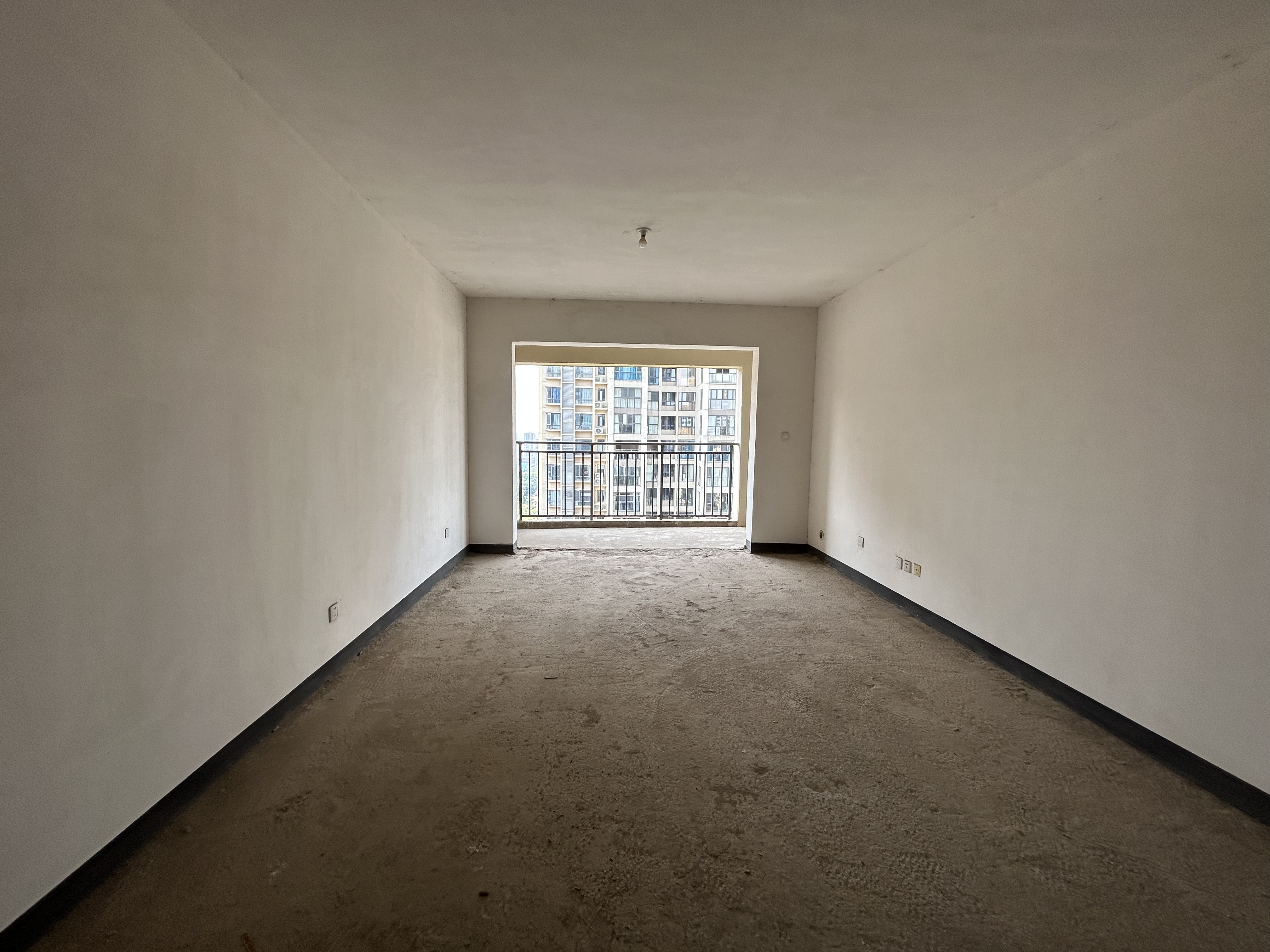 山水洲城华晨第一城 3室2厅2卫 71.8万 山水洲城华晨第一城 3室2厅2卫 71.8万室内图