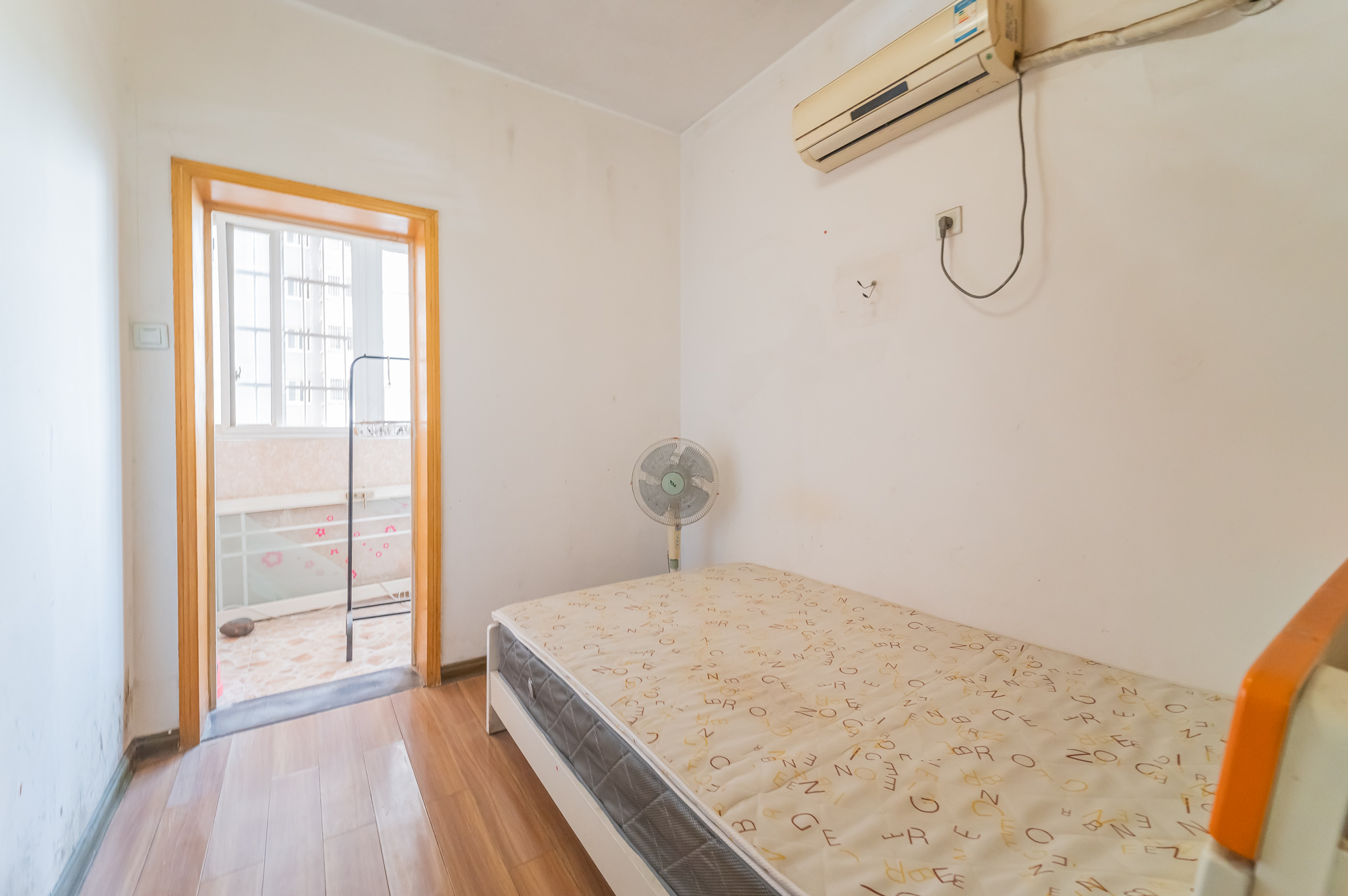 锦璨家园  2室2厅1卫    45.0万 锦璨家园  2室2厅1卫    45.0万卧室